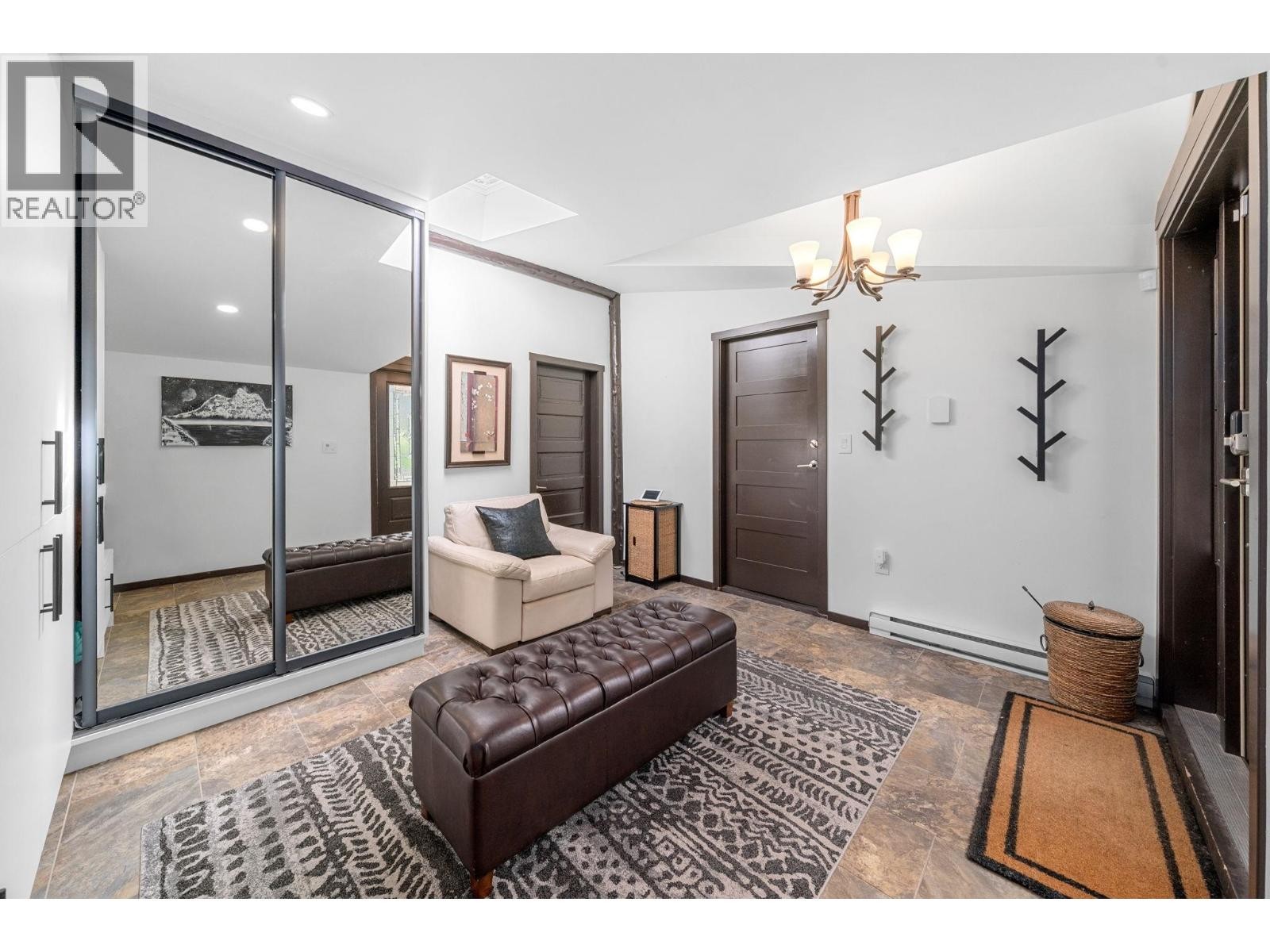 












2540 BOSWELL AVENUE

,
North Vancouver,




British Columbia
V7H1L7

