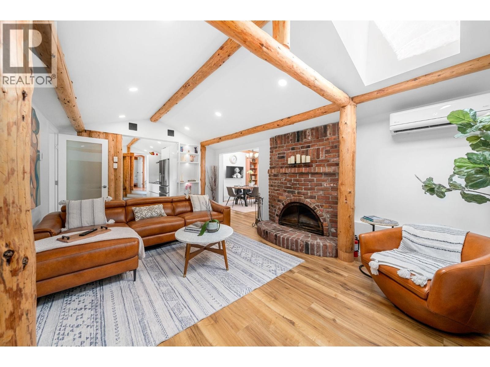 












2540 BOSWELL AVENUE

,
North Vancouver,




British Columbia
V7H1L7

