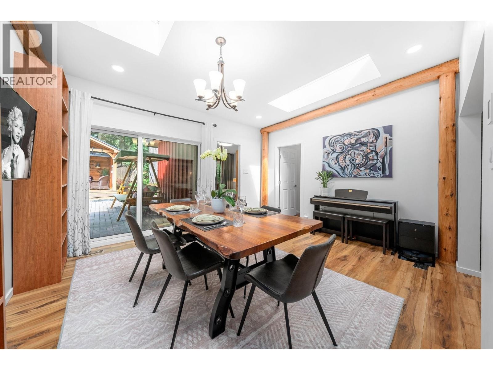 












2540 BOSWELL AVENUE

,
North Vancouver,




British Columbia
V7H1L7

