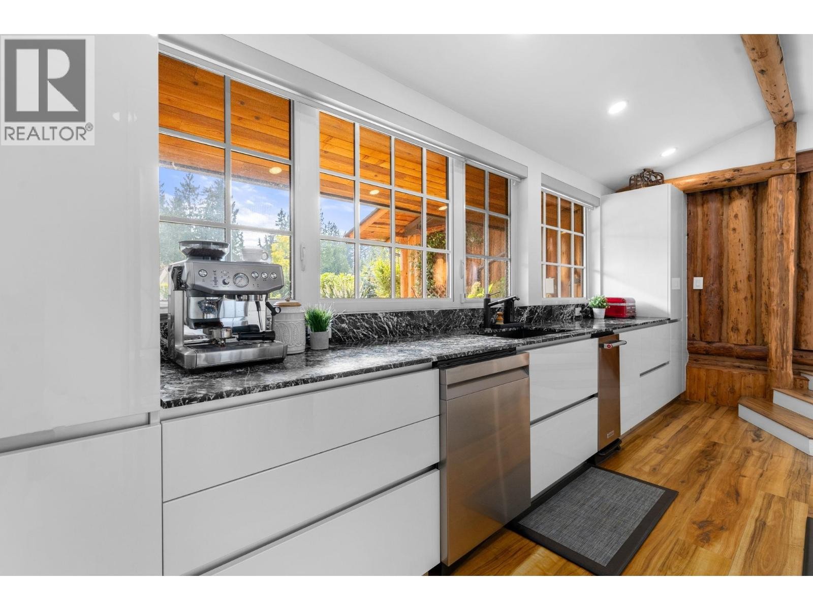 












2540 BOSWELL AVENUE

,
North Vancouver,




British Columbia
V7H1L7

