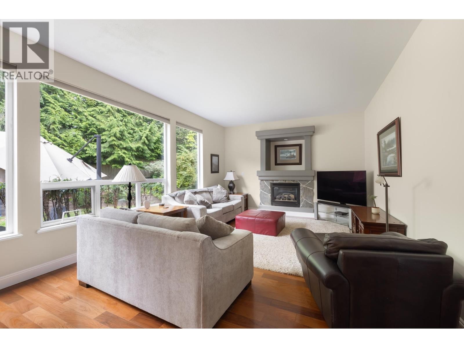 












118 CHESTNUT COURT

,
Port Moody,




British Columbia
V3H5G4

