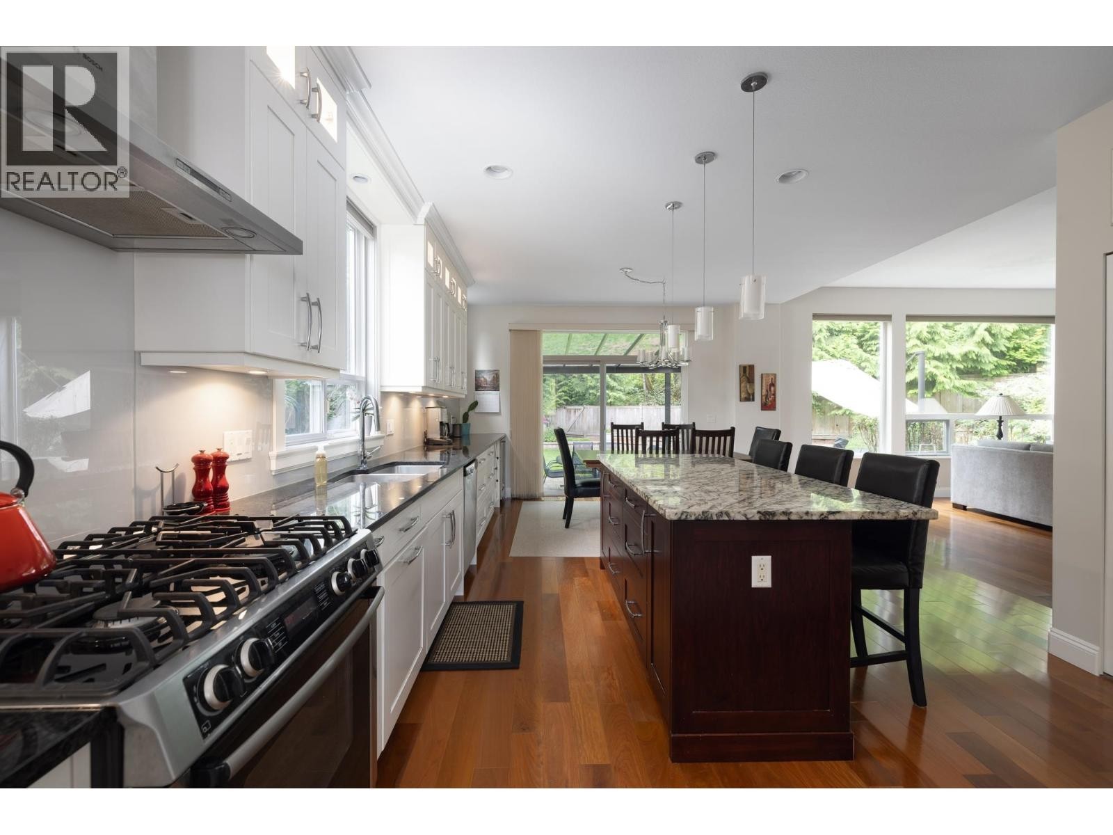 












118 CHESTNUT COURT

,
Port Moody,




British Columbia
V3H5G4

