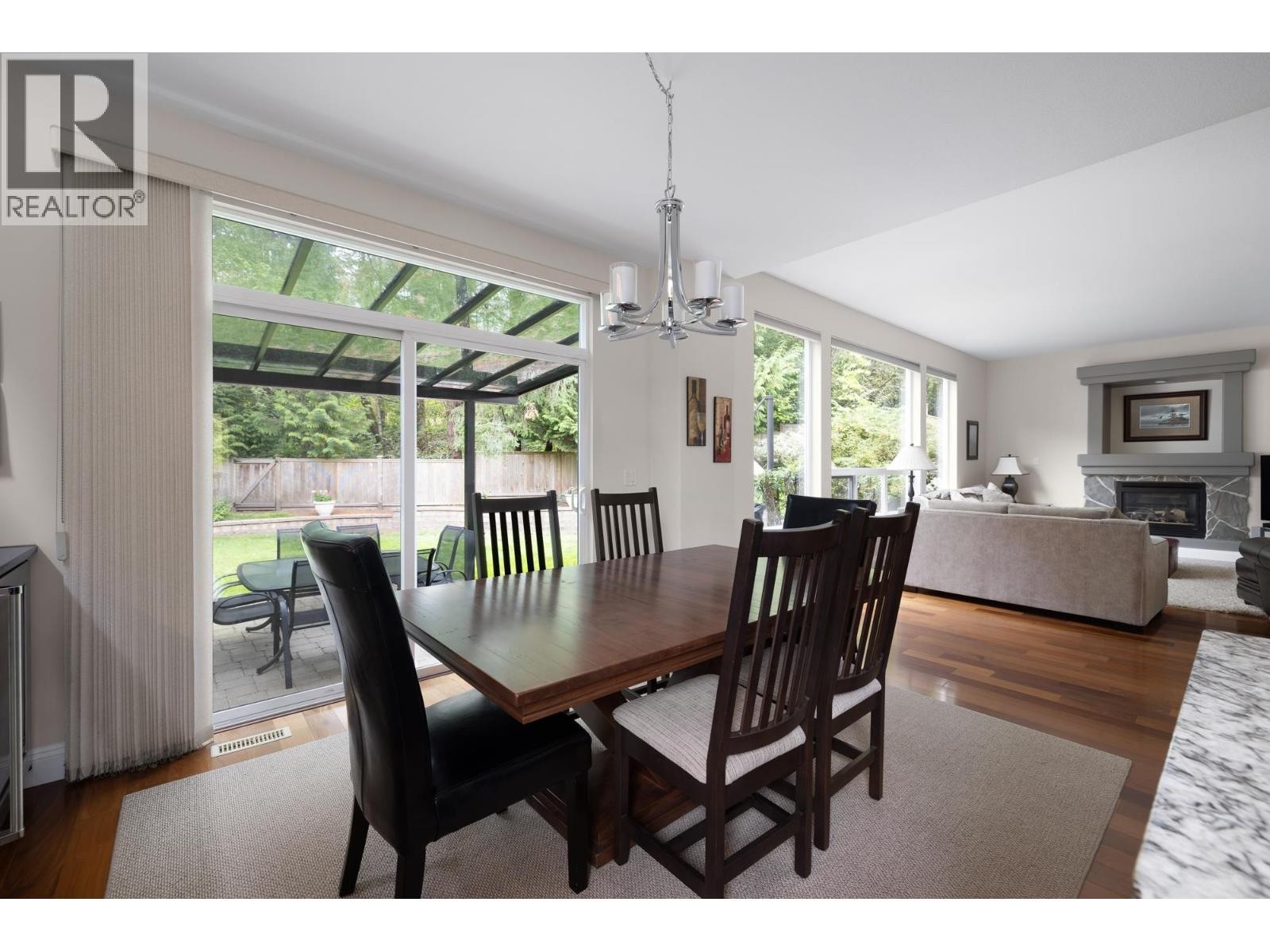 












118 CHESTNUT COURT

,
Port Moody,




British Columbia
V3H5G4

