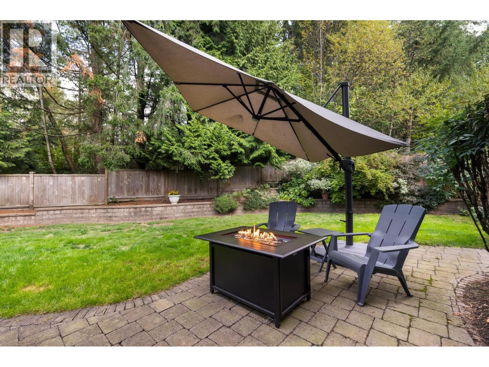 












118 CHESTNUT COURT

,
Port Moody,




British Columbia
V3H5G4

