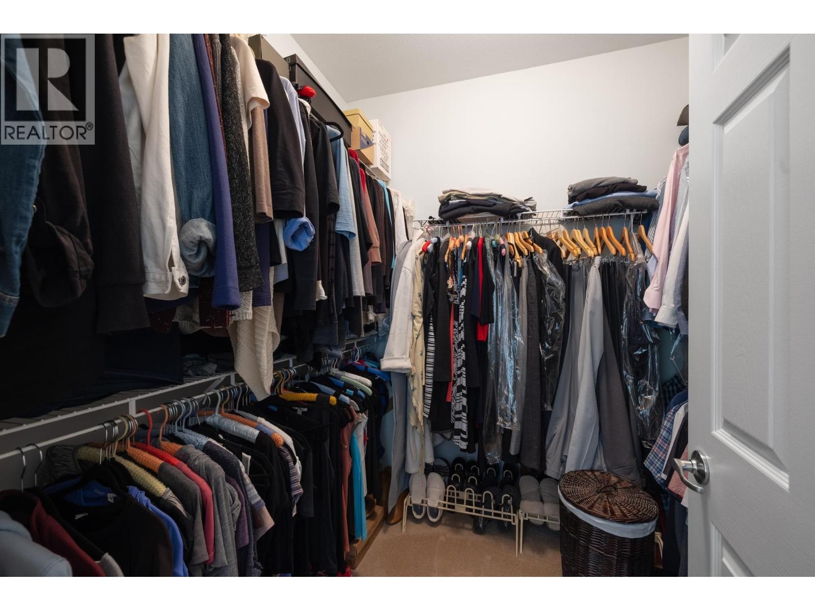 












118 CHESTNUT COURT

,
Port Moody,




British Columbia
V3H5G4

