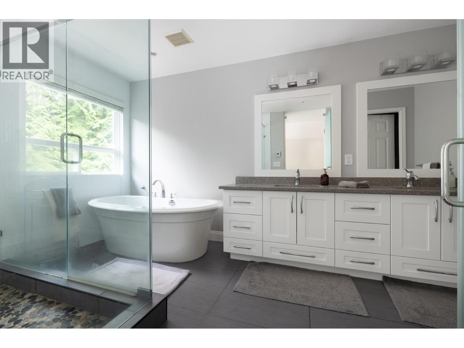 












118 CHESTNUT COURT

,
Port Moody,




British Columbia
V3H5G4

