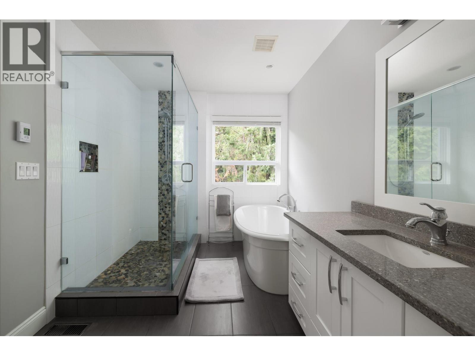 












118 CHESTNUT COURT

,
Port Moody,




British Columbia
V3H5G4

