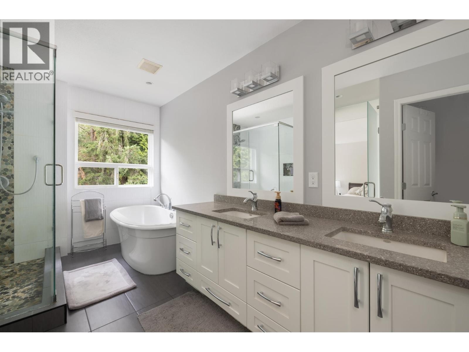 












118 CHESTNUT COURT

,
Port Moody,




British Columbia
V3H5G4

