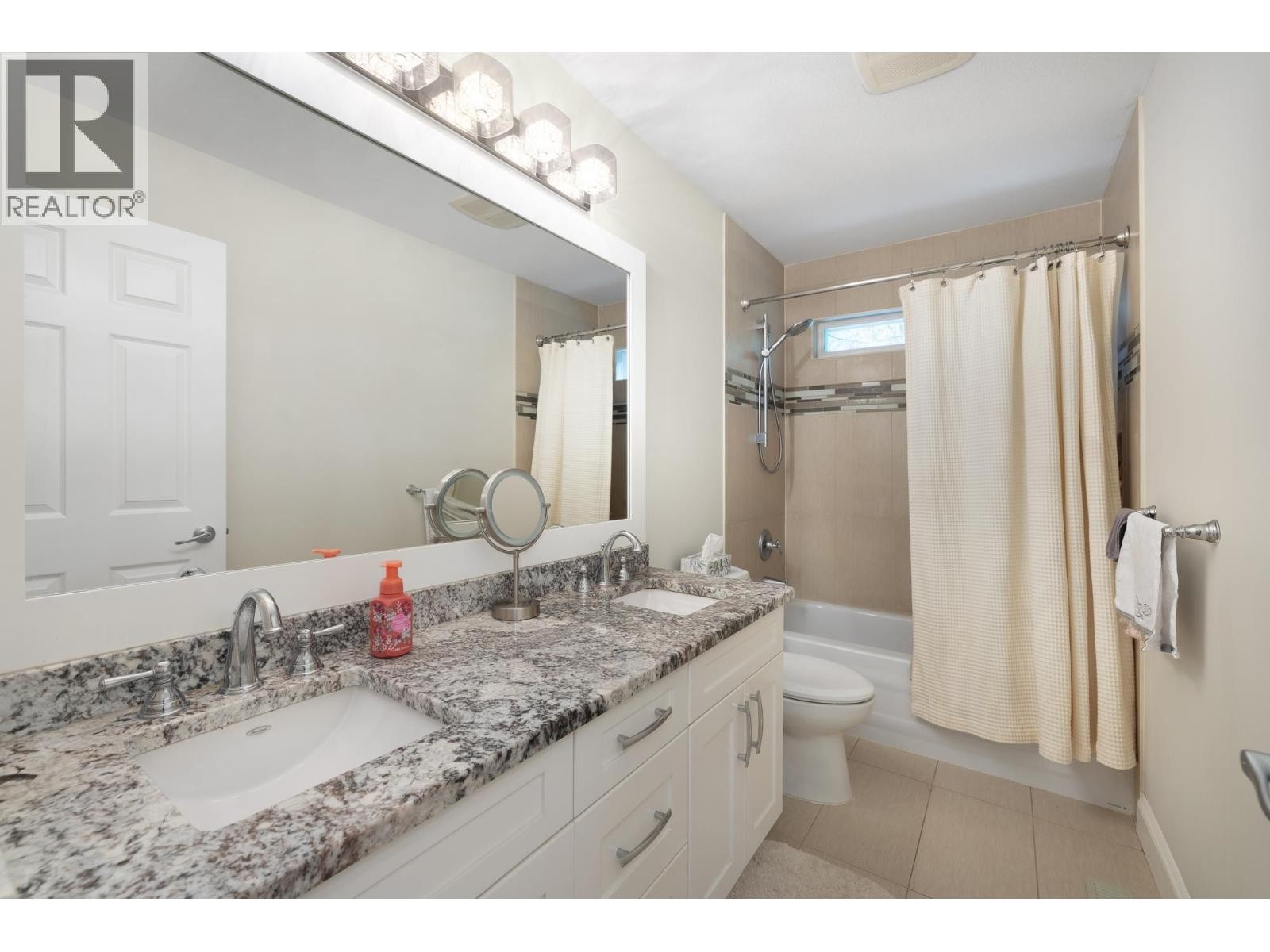 












118 CHESTNUT COURT

,
Port Moody,




British Columbia
V3H5G4

