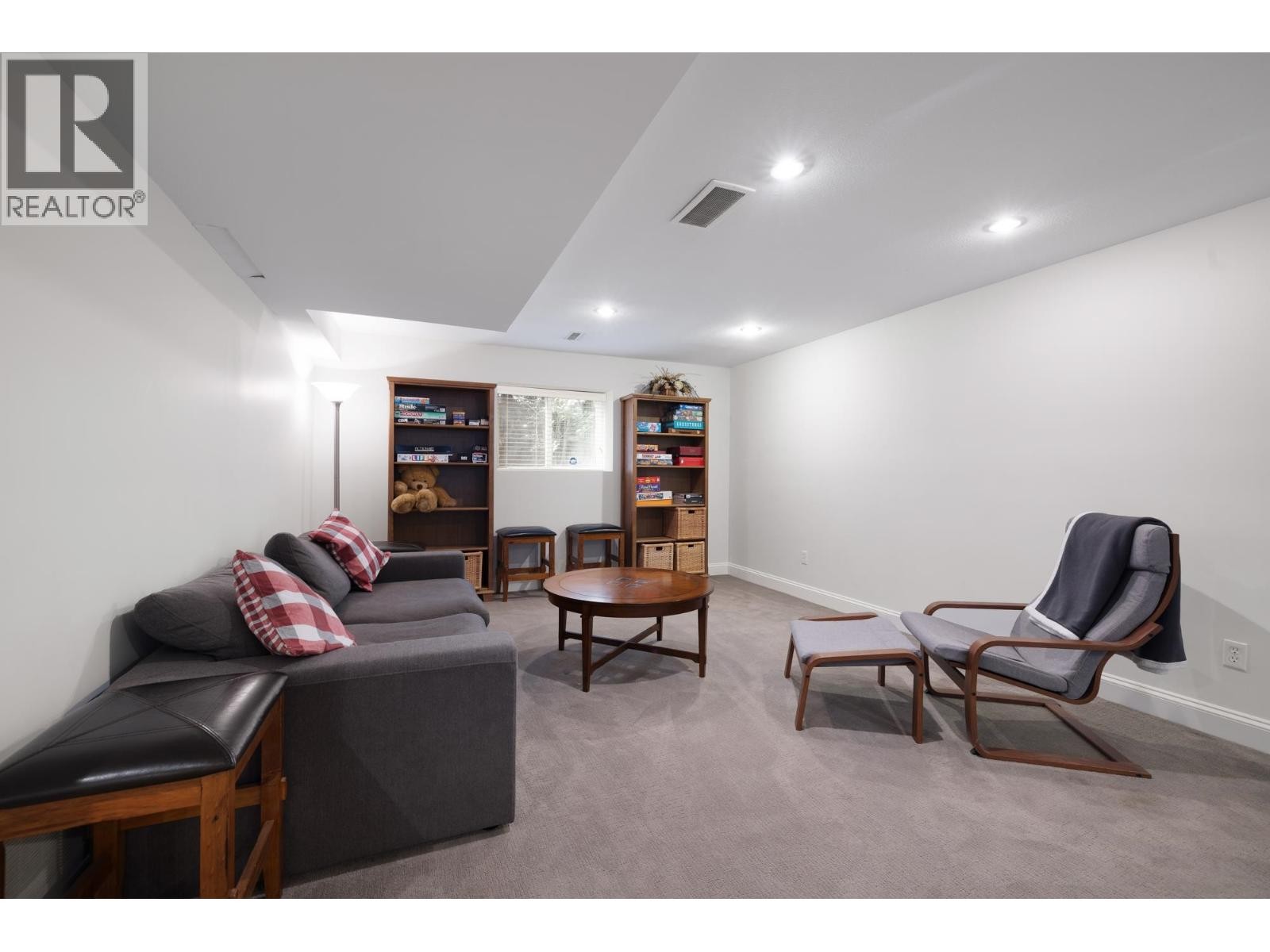 












118 CHESTNUT COURT

,
Port Moody,




British Columbia
V3H5G4

