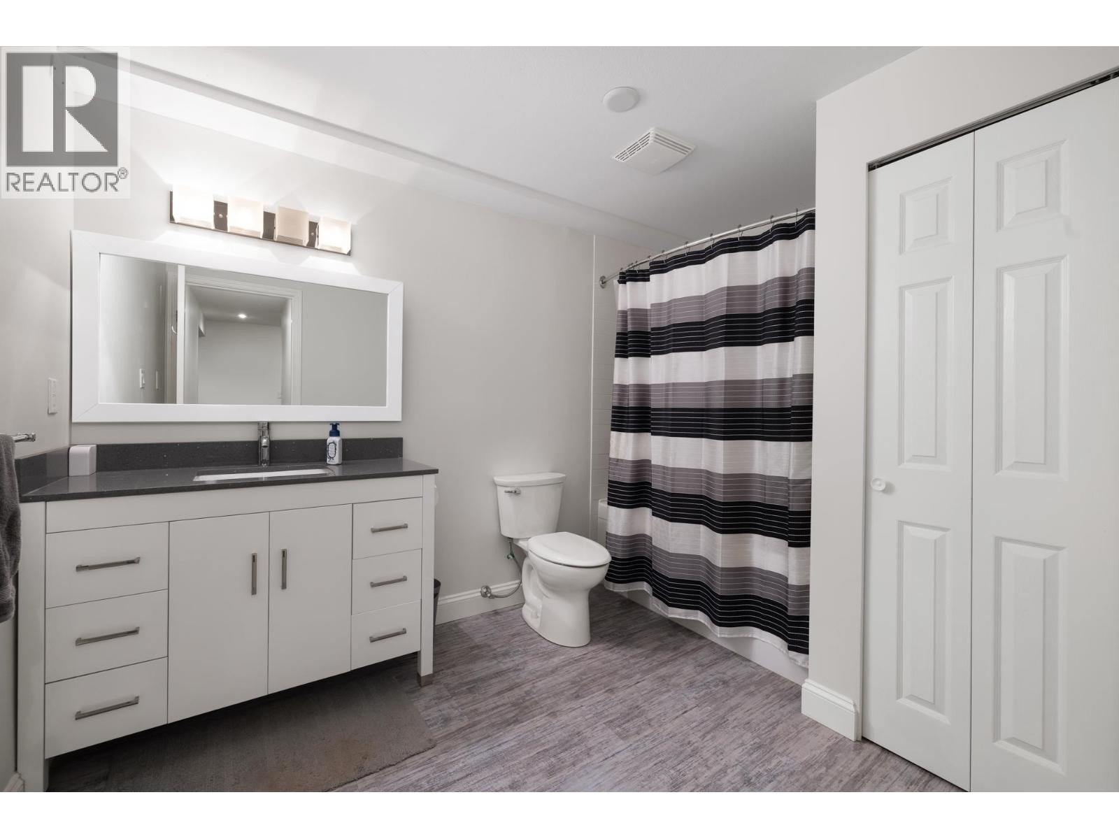 












118 CHESTNUT COURT

,
Port Moody,




British Columbia
V3H5G4

