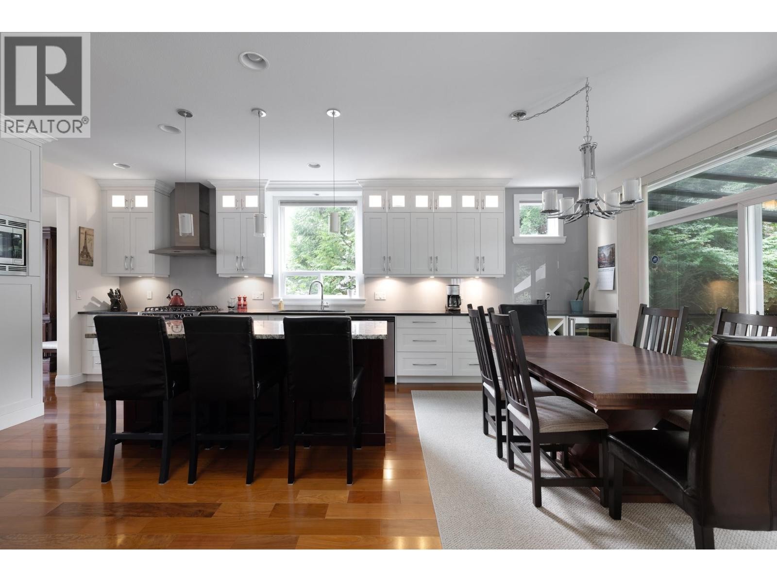 












118 CHESTNUT COURT

,
Port Moody,




British Columbia
V3H5G4

