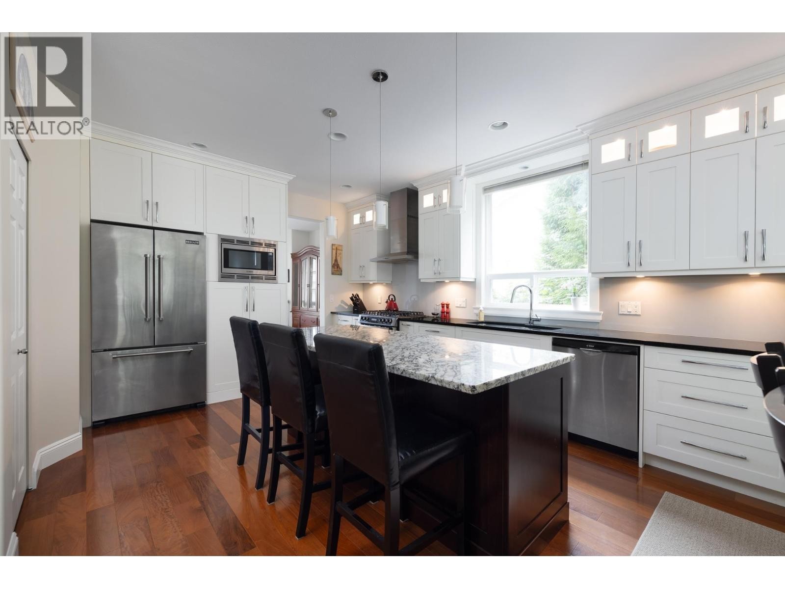 












118 CHESTNUT COURT

,
Port Moody,




British Columbia
V3H5G4

