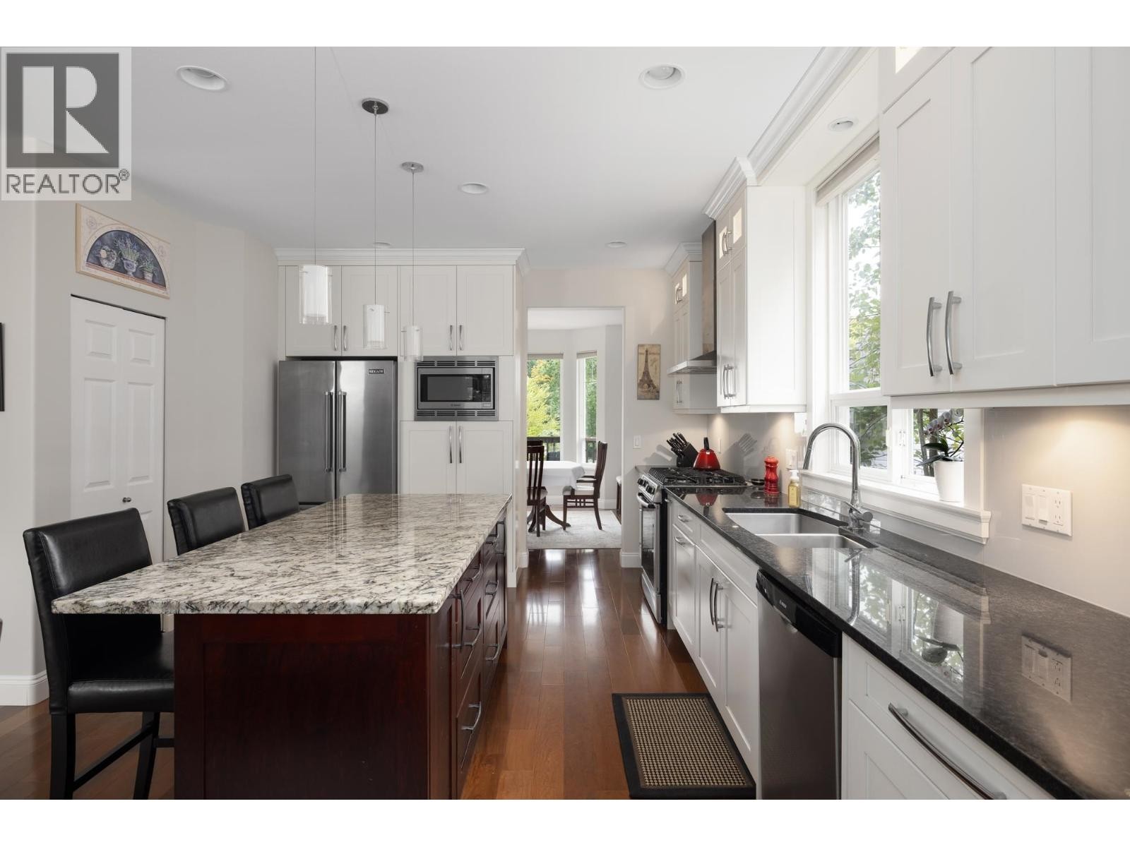 












118 CHESTNUT COURT

,
Port Moody,




British Columbia
V3H5G4

