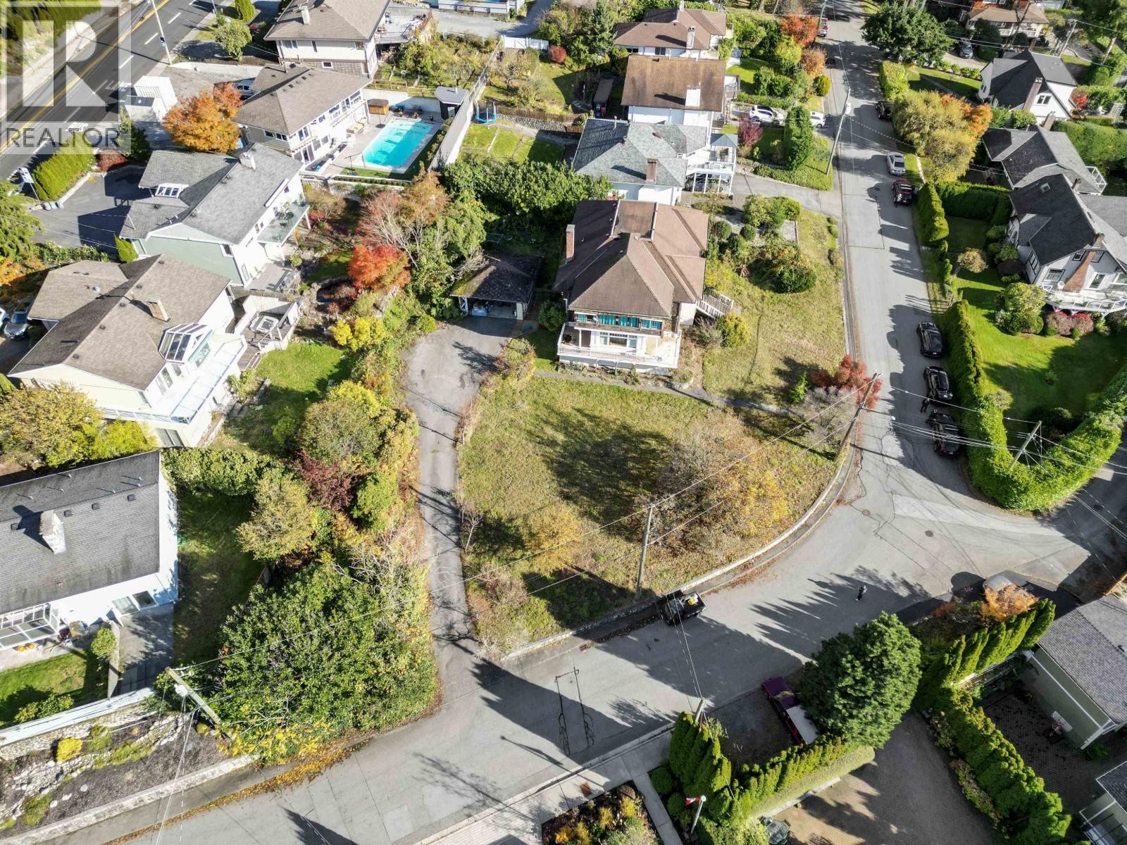 












404 SOMERSET STREET

,
North Vancouver,




British Columbia
V7N1G3

