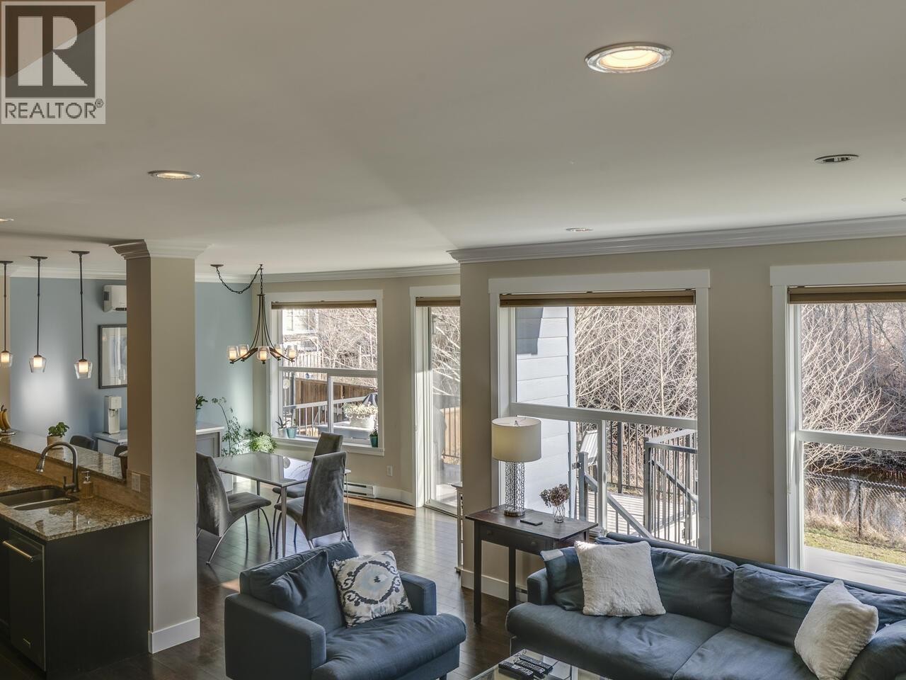 












39070 KINGFISHER ROAD

,
Squamish,




British Columbia
V8B0S9

