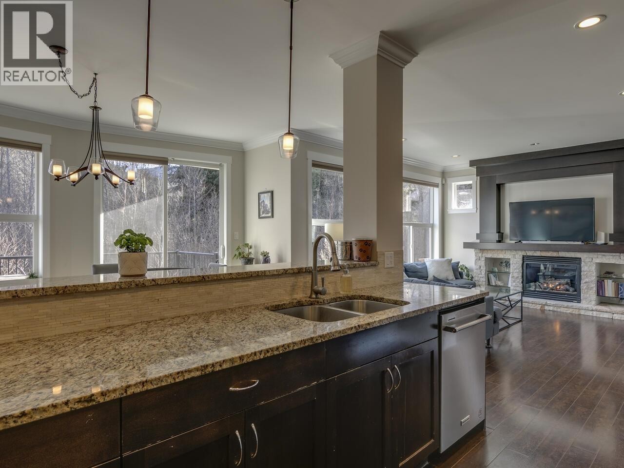 












39070 KINGFISHER ROAD

,
Squamish,




British Columbia
V8B0S9

