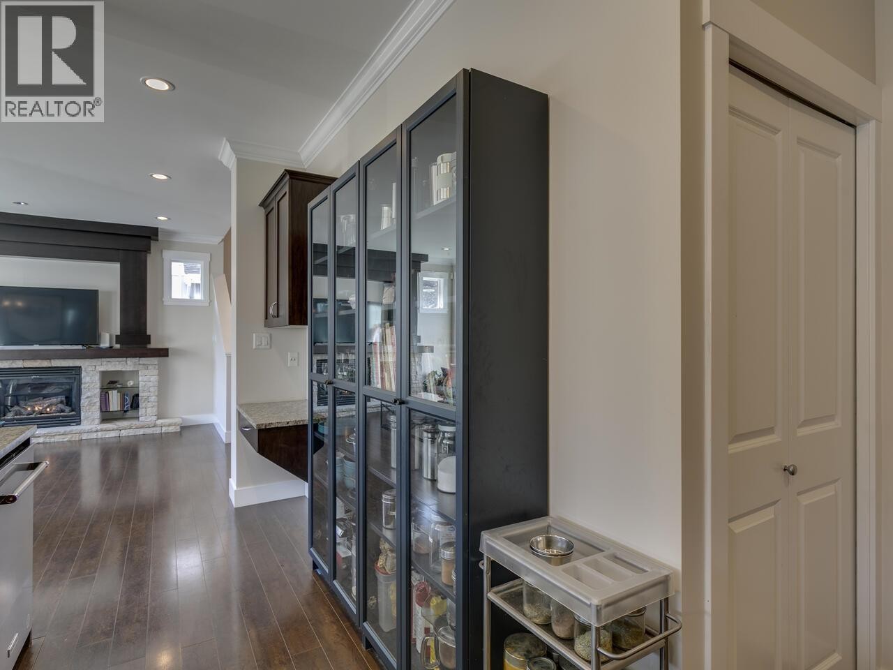 












39070 KINGFISHER ROAD

,
Squamish,




British Columbia
V8B0S9

