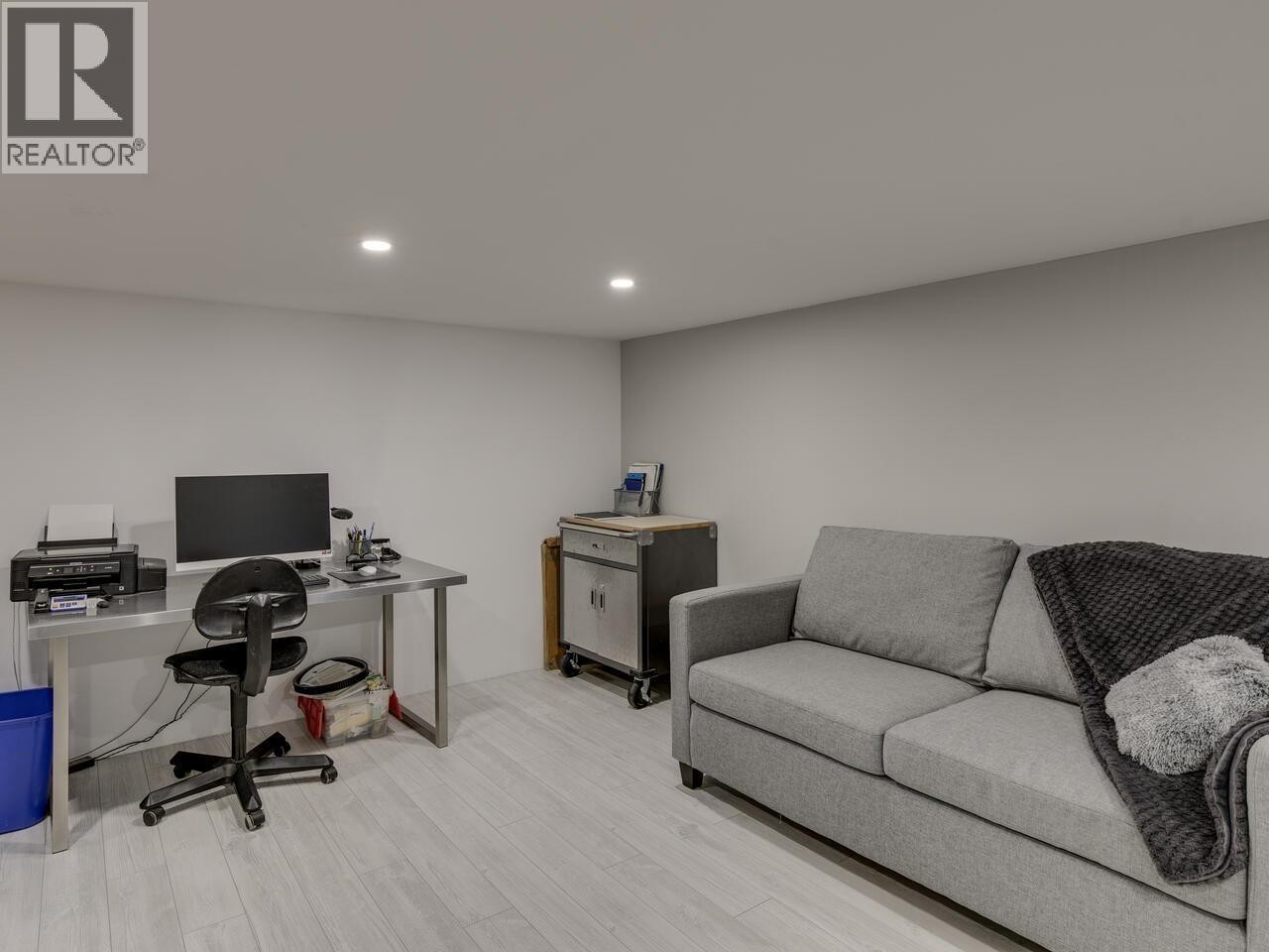 












39070 KINGFISHER ROAD

,
Squamish,




British Columbia
V8B0S9

