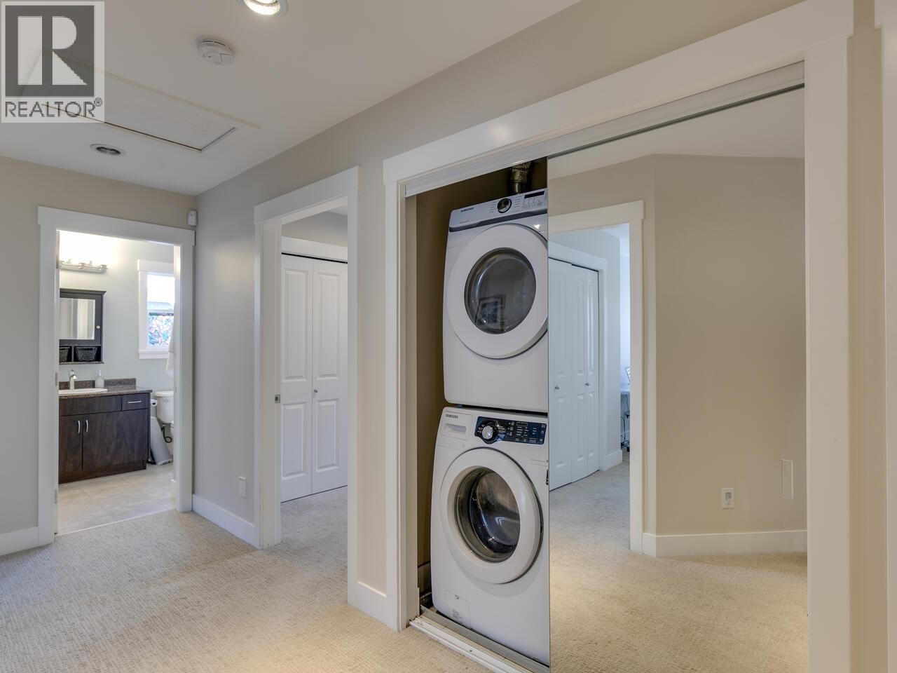 












39070 KINGFISHER ROAD

,
Squamish,




British Columbia
V8B0S9

