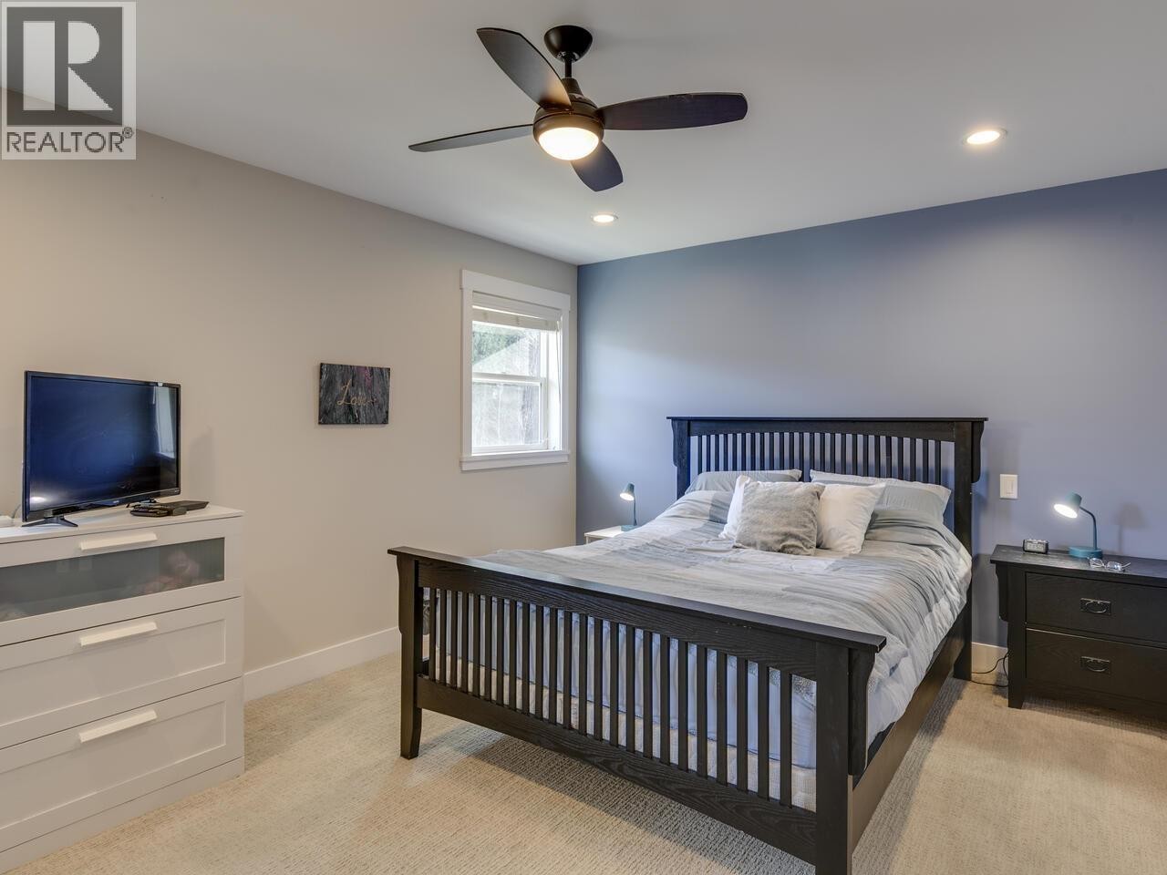 












39070 KINGFISHER ROAD

,
Squamish,




British Columbia
V8B0S9

