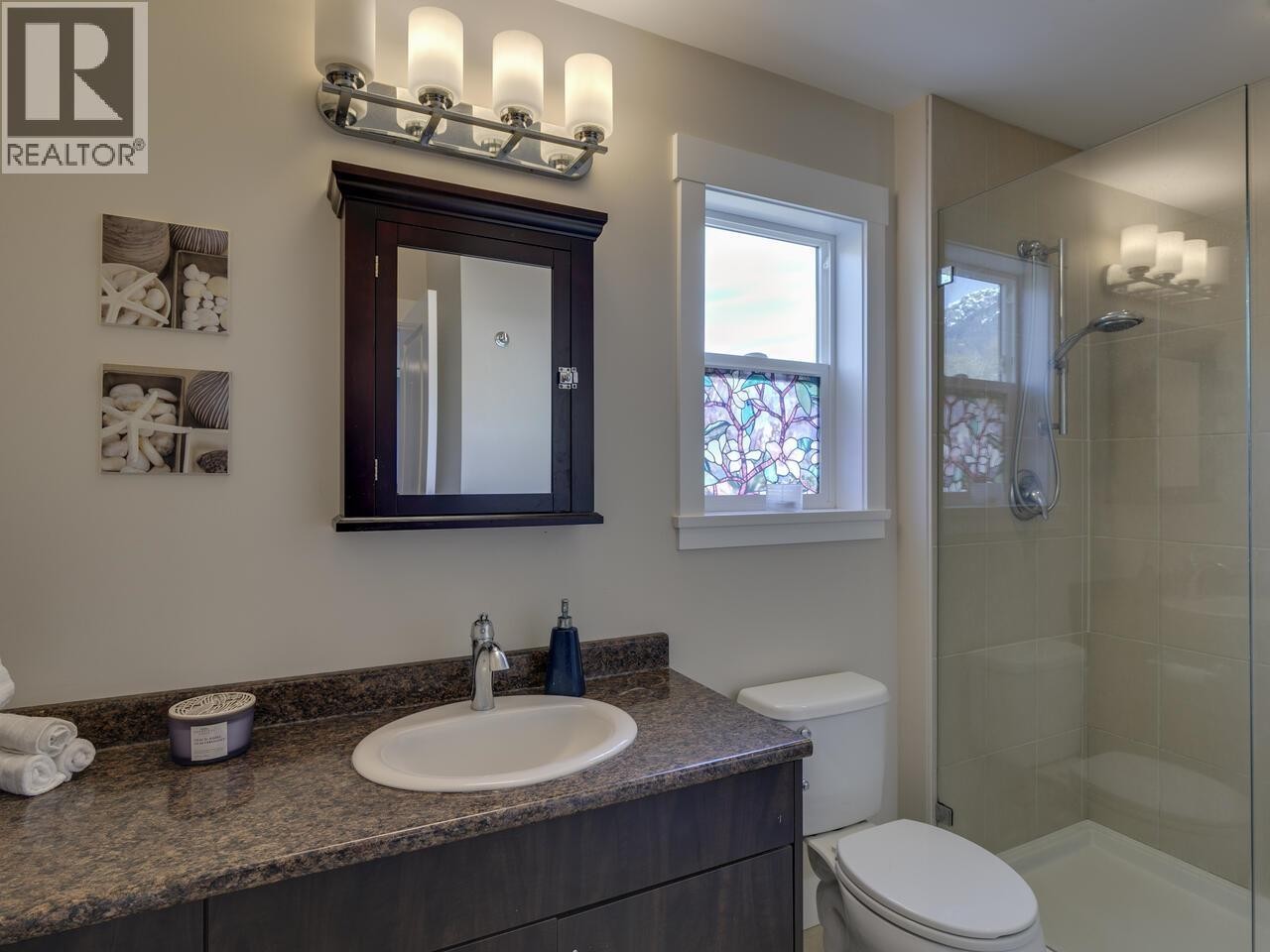 












39070 KINGFISHER ROAD

,
Squamish,




British Columbia
V8B0S9

