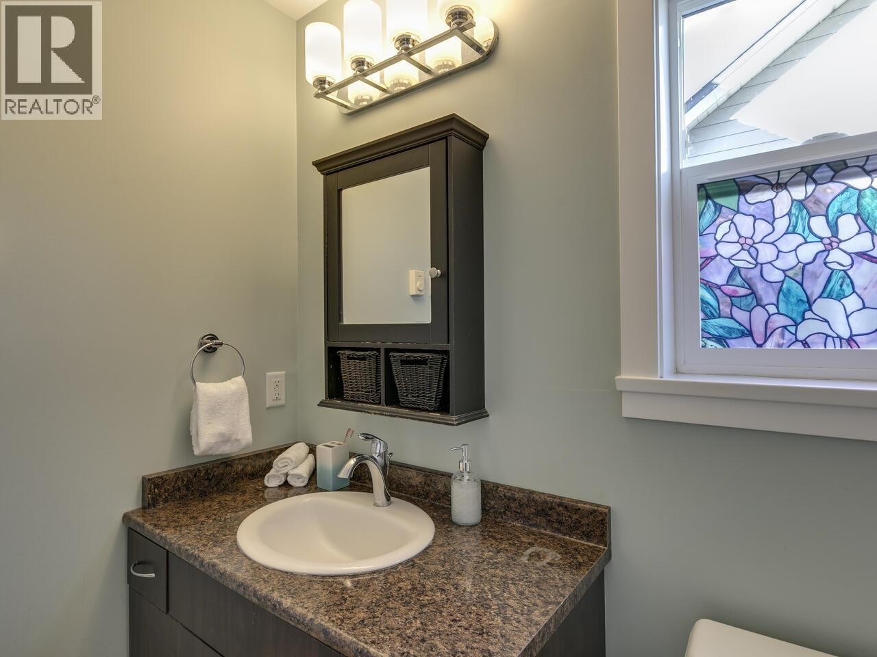 












39070 KINGFISHER ROAD

,
Squamish,




British Columbia
V8B0S9

