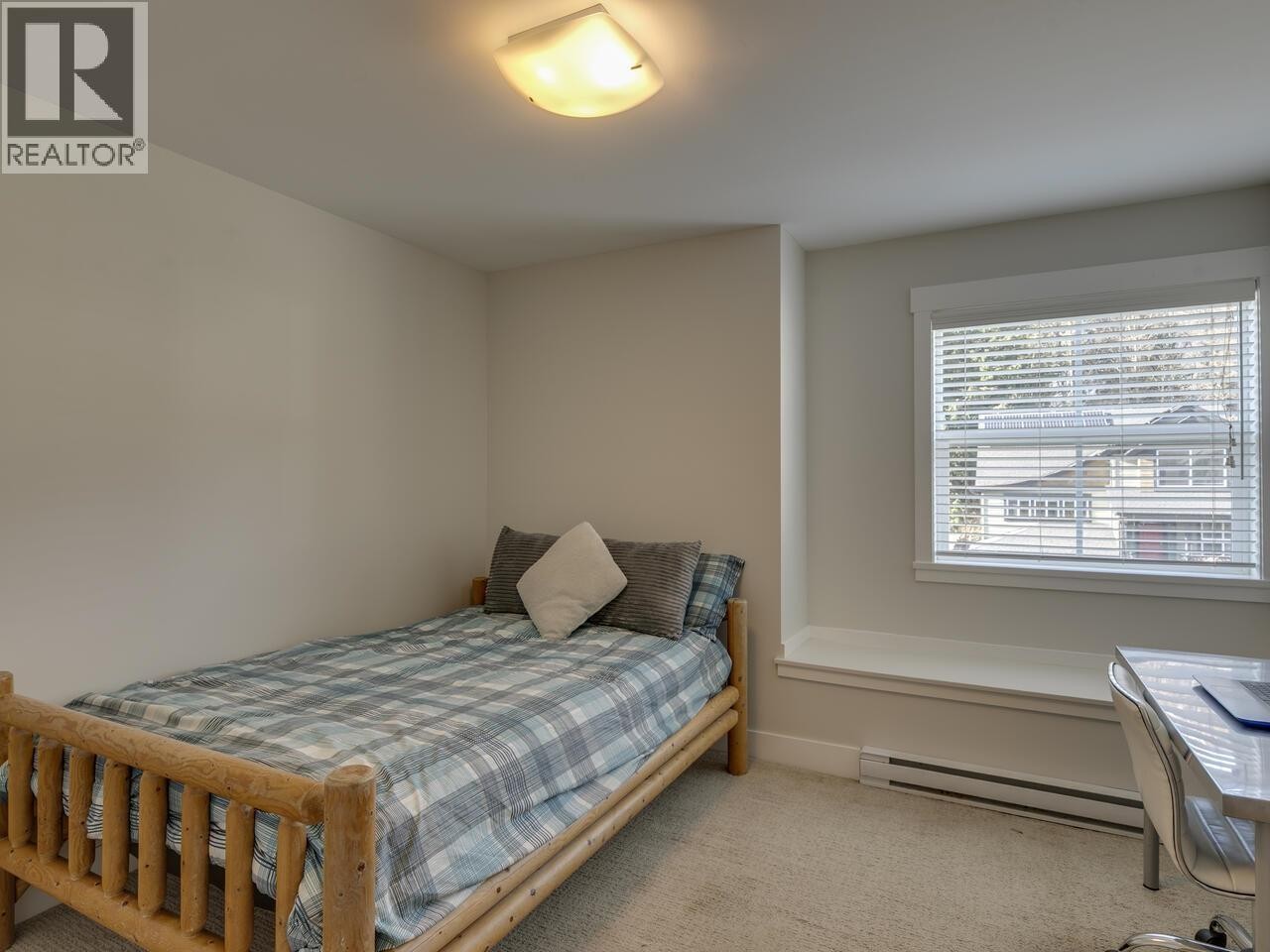 












39070 KINGFISHER ROAD

,
Squamish,




British Columbia
V8B0S9

