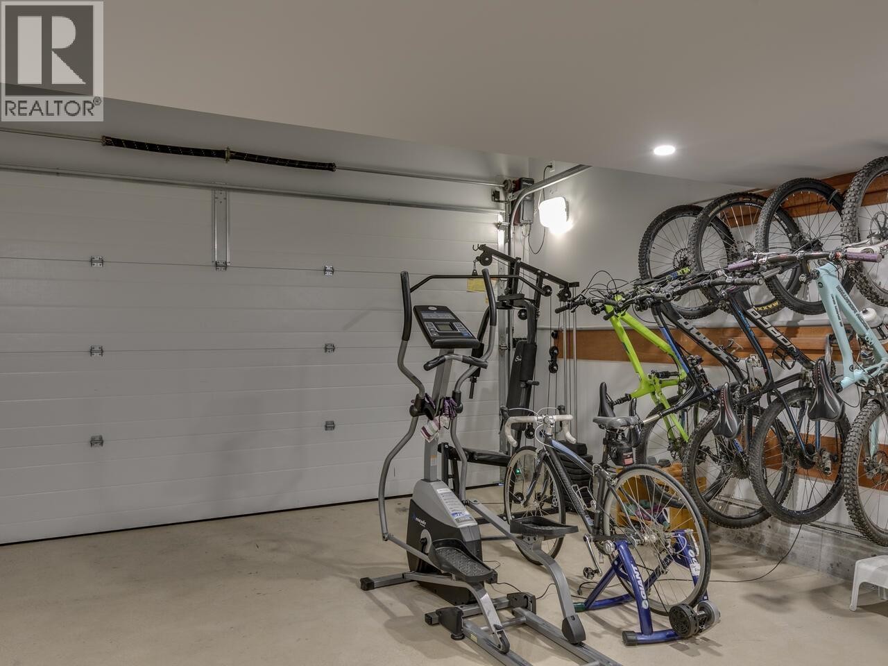 












39070 KINGFISHER ROAD

,
Squamish,




British Columbia
V8B0S9

