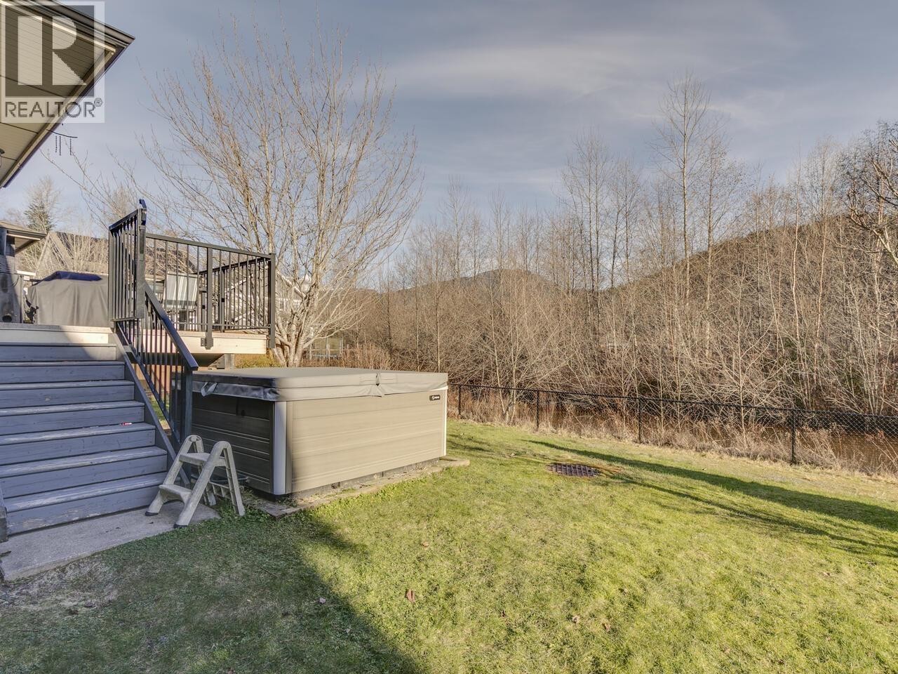 












39070 KINGFISHER ROAD

,
Squamish,




British Columbia
V8B0S9

