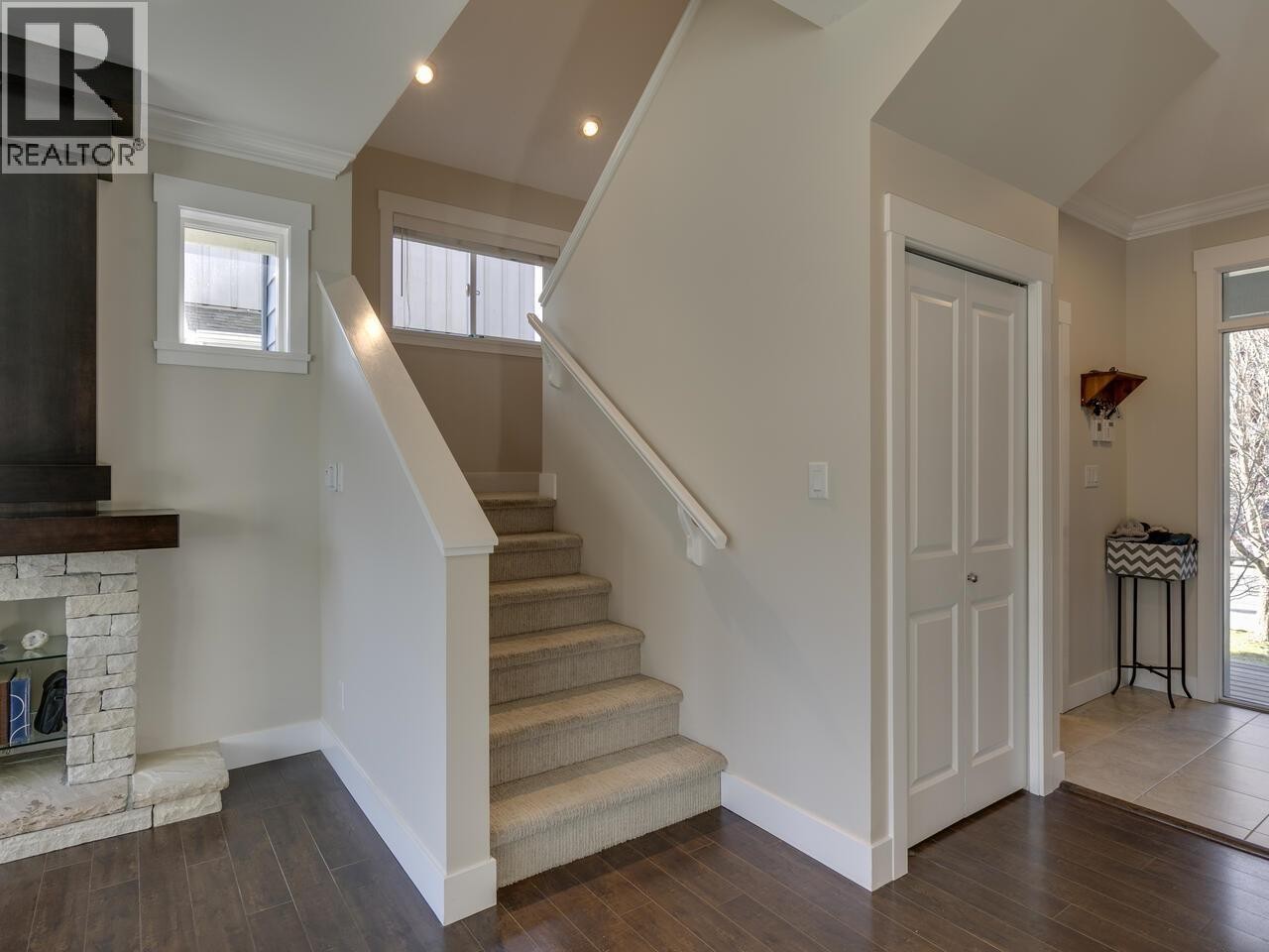 












39070 KINGFISHER ROAD

,
Squamish,




British Columbia
V8B0S9

