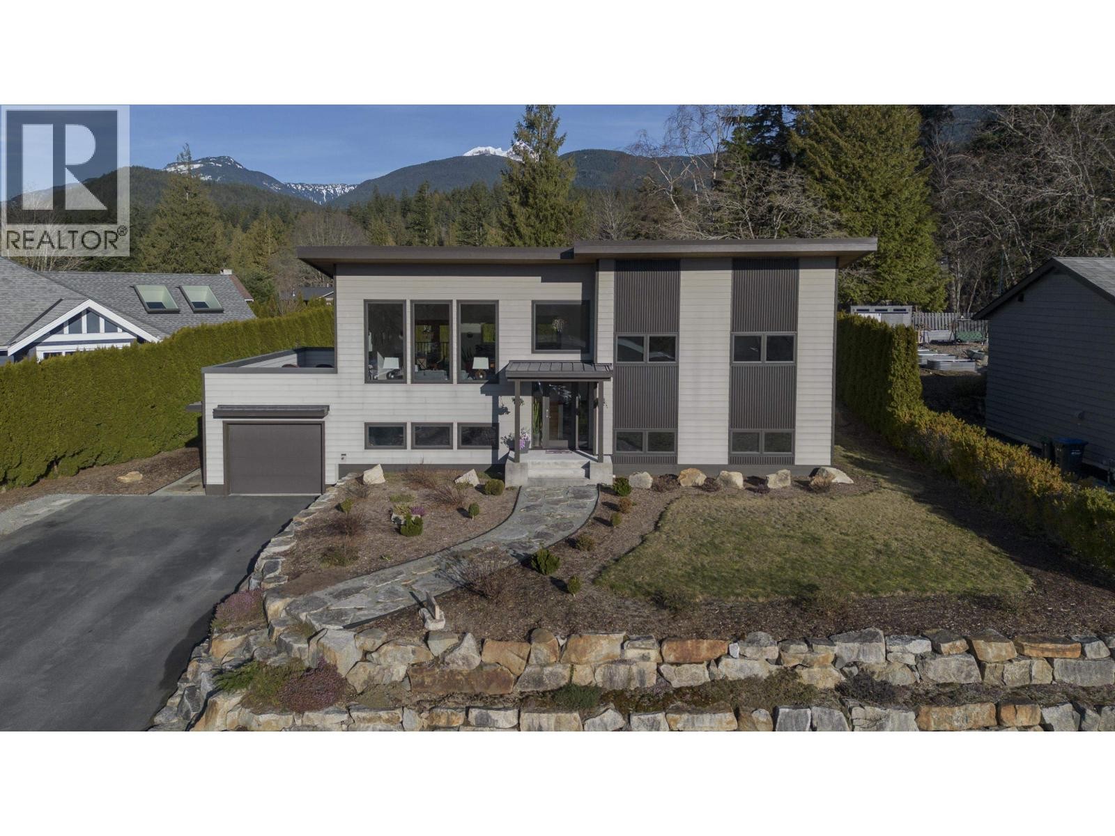 












40298 AYR DRIVE

,
Squamish,




British Columbia
V8B0B6

