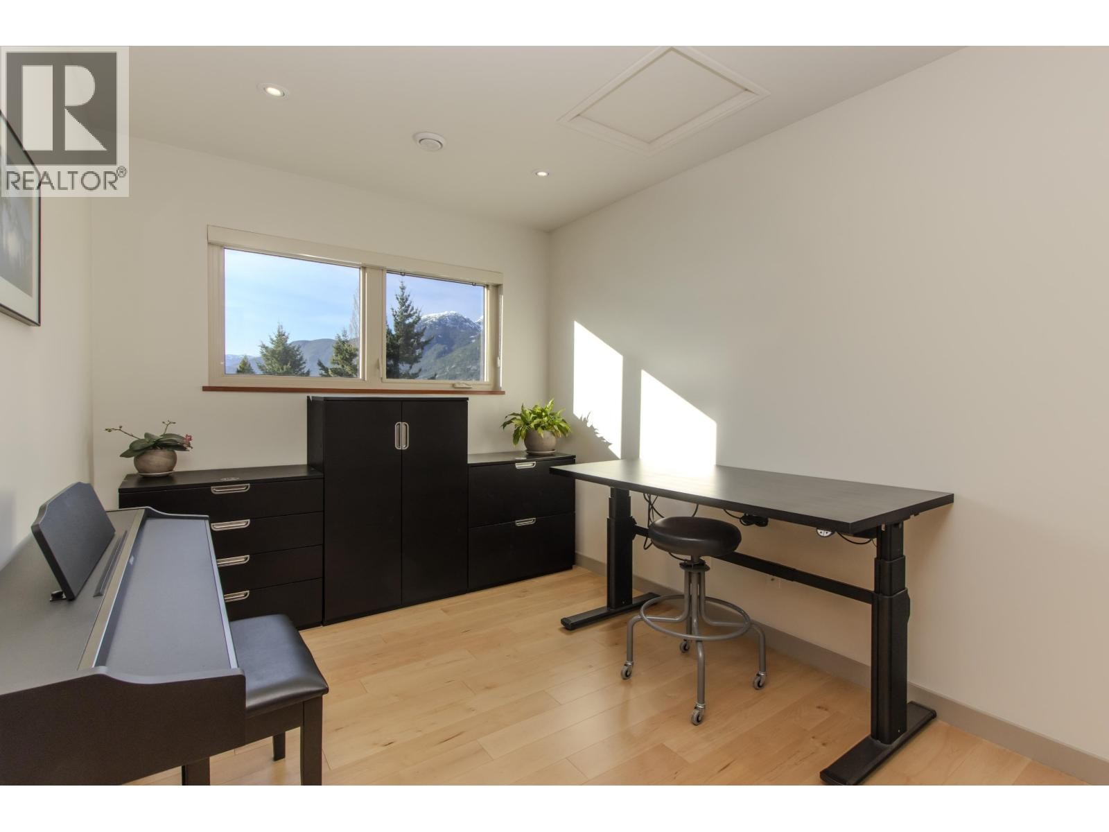












40298 AYR DRIVE

,
Squamish,




British Columbia
V8B0B6

