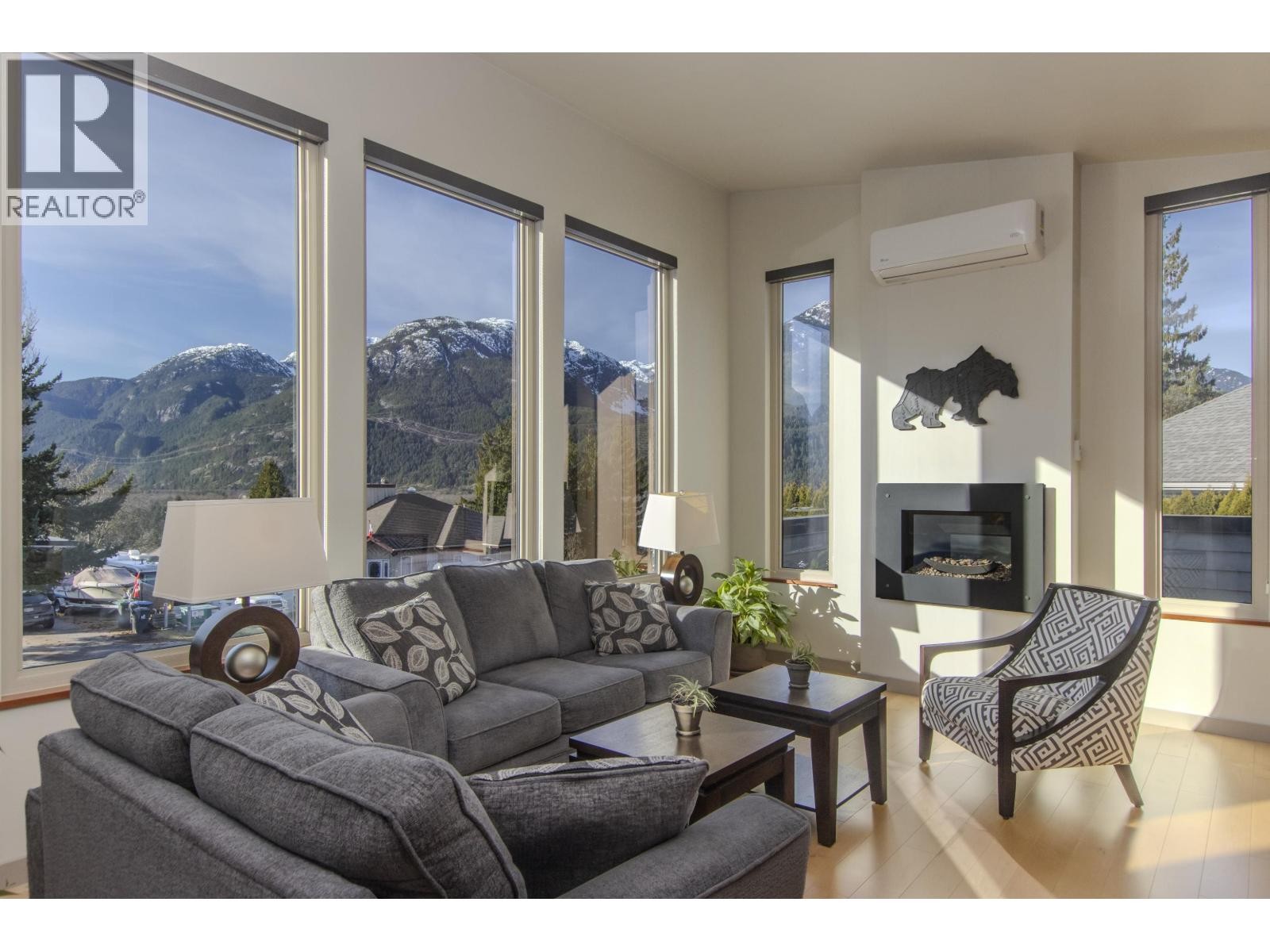 












40298 AYR DRIVE

,
Squamish,




British Columbia
V8B0B6

