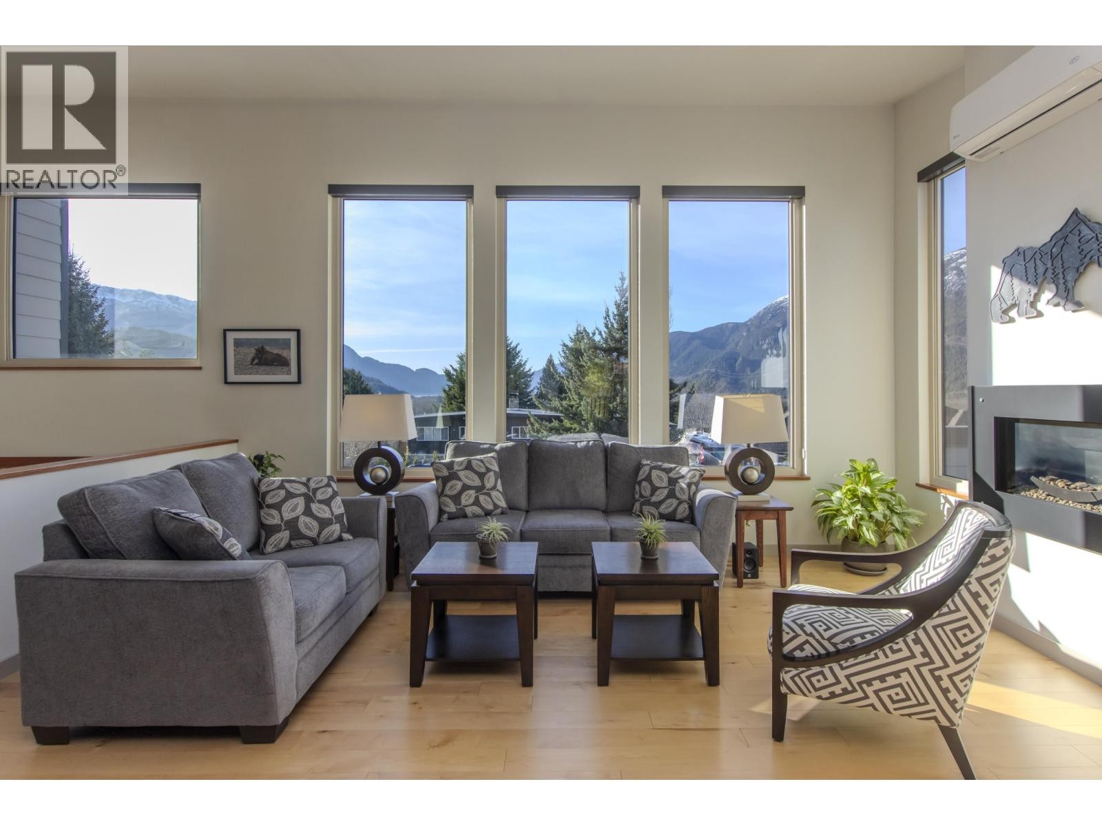 












40298 AYR DRIVE

,
Squamish,




British Columbia
V8B0B6

