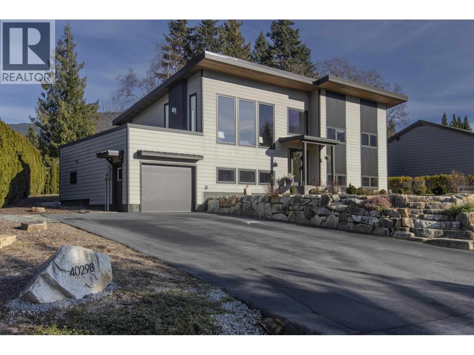 












40298 AYR DRIVE

,
Squamish,




British Columbia
V8B0B6

