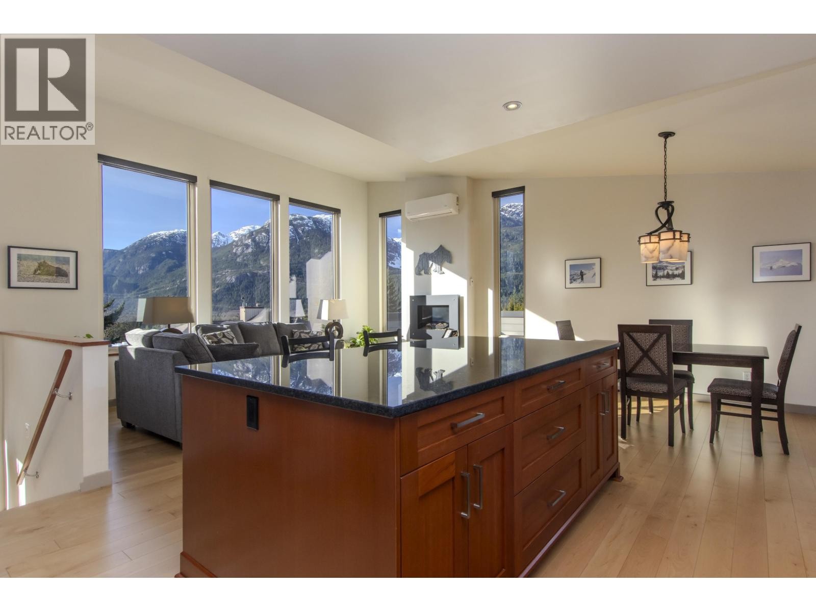 












40298 AYR DRIVE

,
Squamish,




British Columbia
V8B0B6

