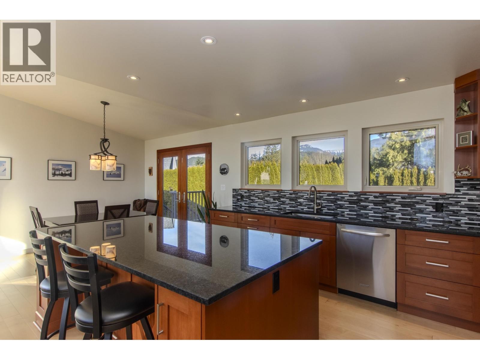 












40298 AYR DRIVE

,
Squamish,




British Columbia
V8B0B6

