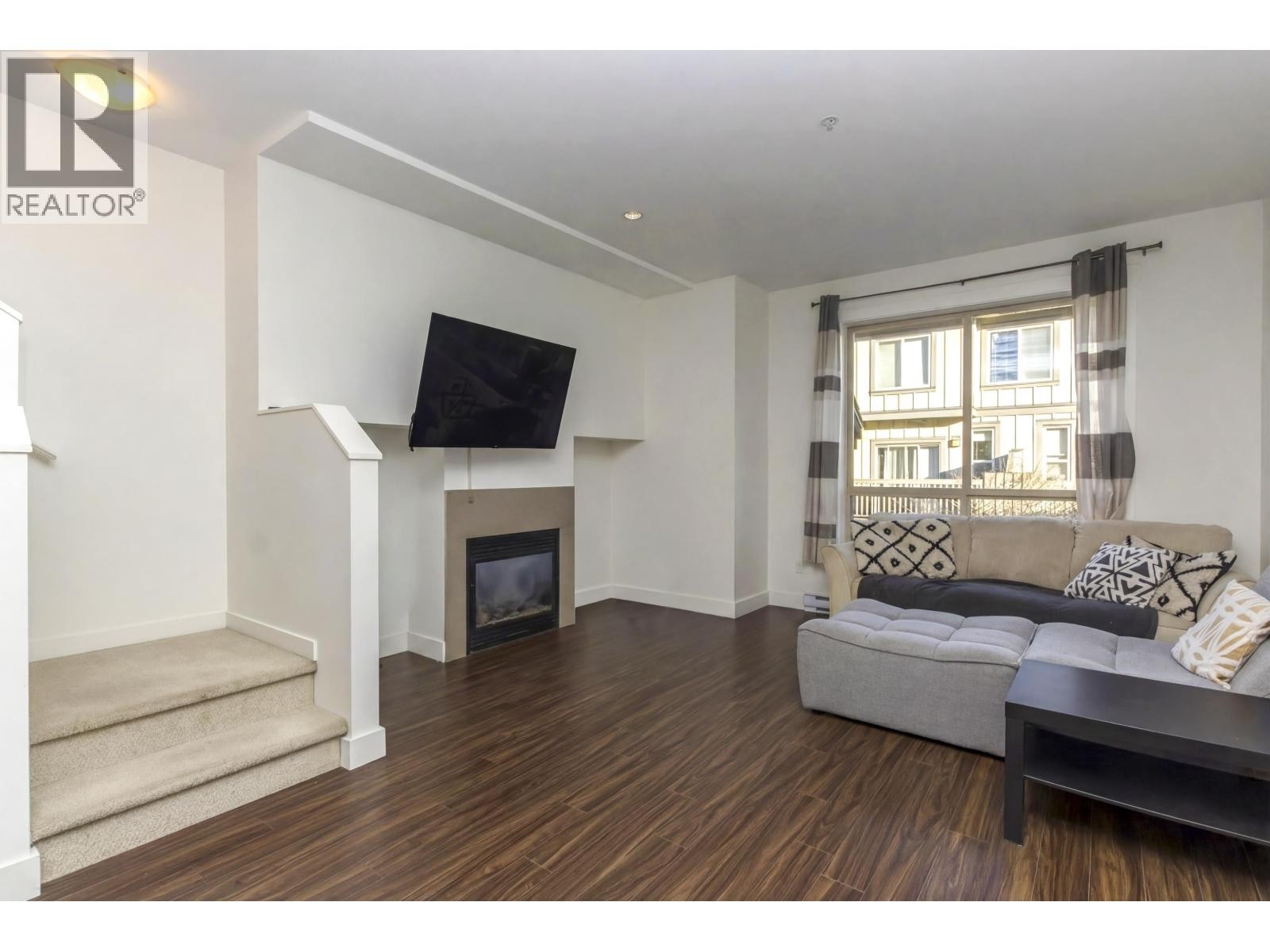 












21 40653 TANTALUS ROAD

,
Squamish,




British Columbia
V8B0P3

