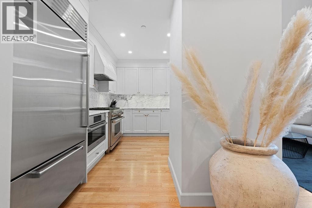 












471 BEACH CRESCENT

,
Vancouver,




British Columbia
V6Z3B9

