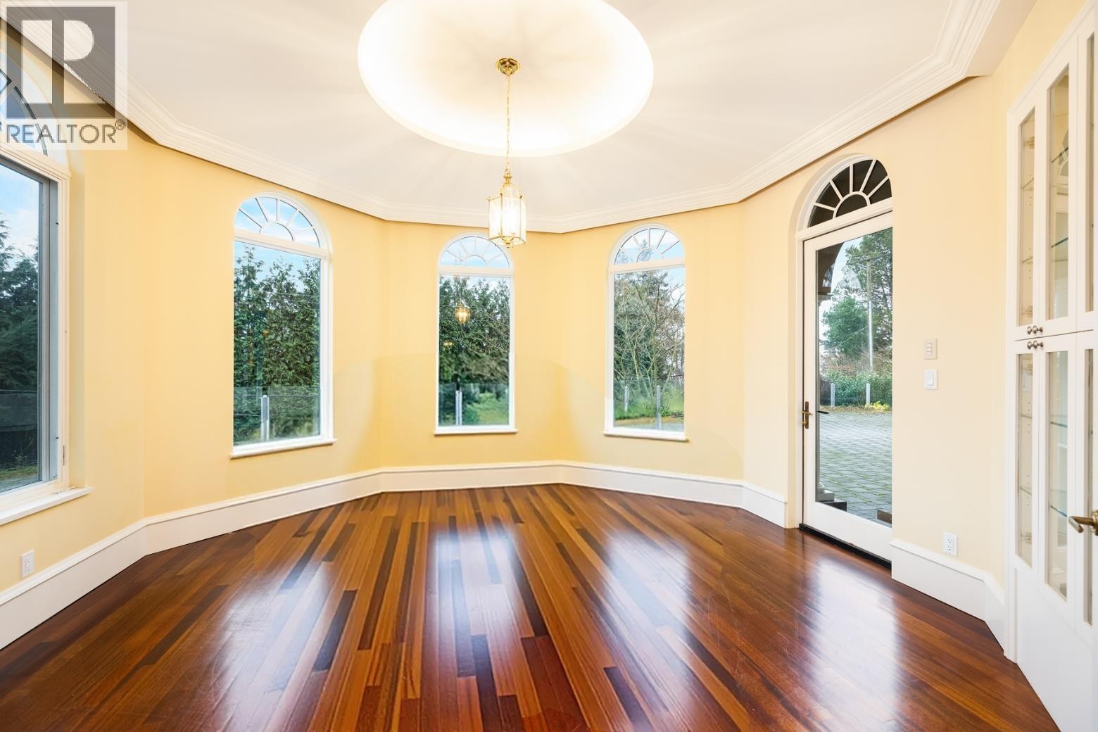 












6220 SUMMIT AVENUE

,
West Vancouver,




British Columbia
V7W1Y2

