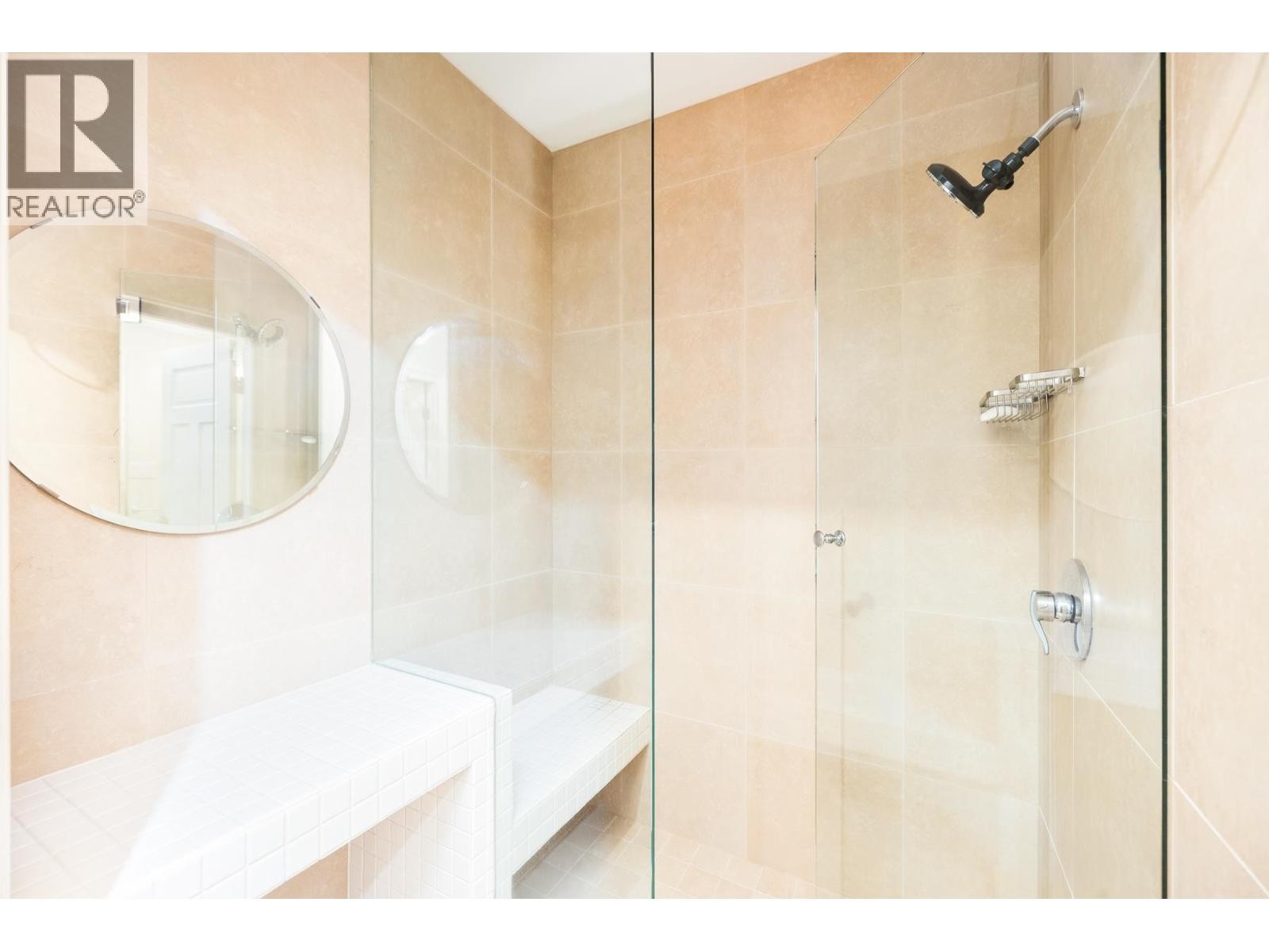 












6220 SUMMIT AVENUE

,
West Vancouver,




British Columbia
V7W1Y2

