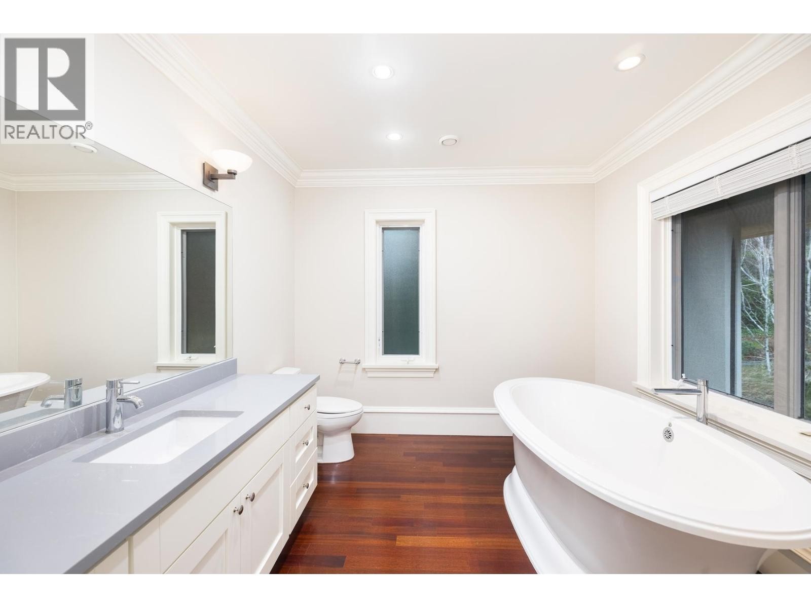 












6220 SUMMIT AVENUE

,
West Vancouver,




British Columbia
V7W1Y2

