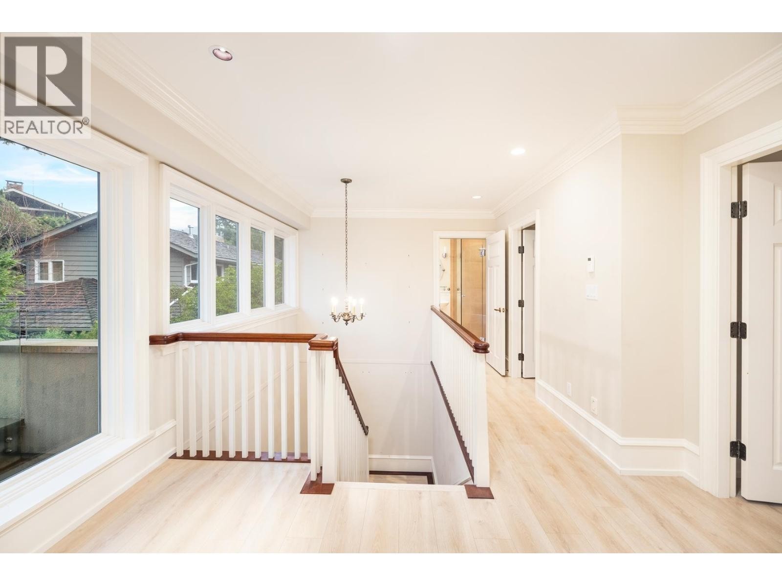 












6220 SUMMIT AVENUE

,
West Vancouver,




British Columbia
V7W1Y2

