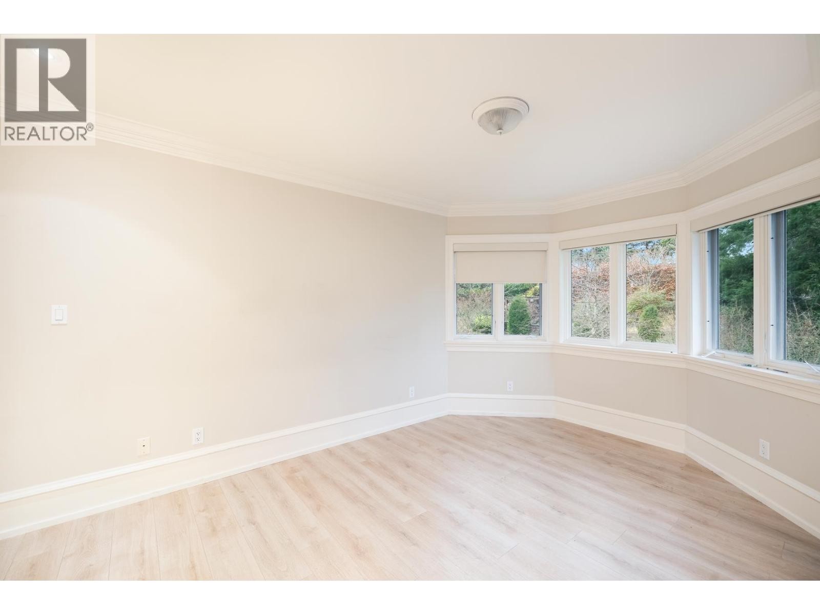 












6220 SUMMIT AVENUE

,
West Vancouver,




British Columbia
V7W1Y2

