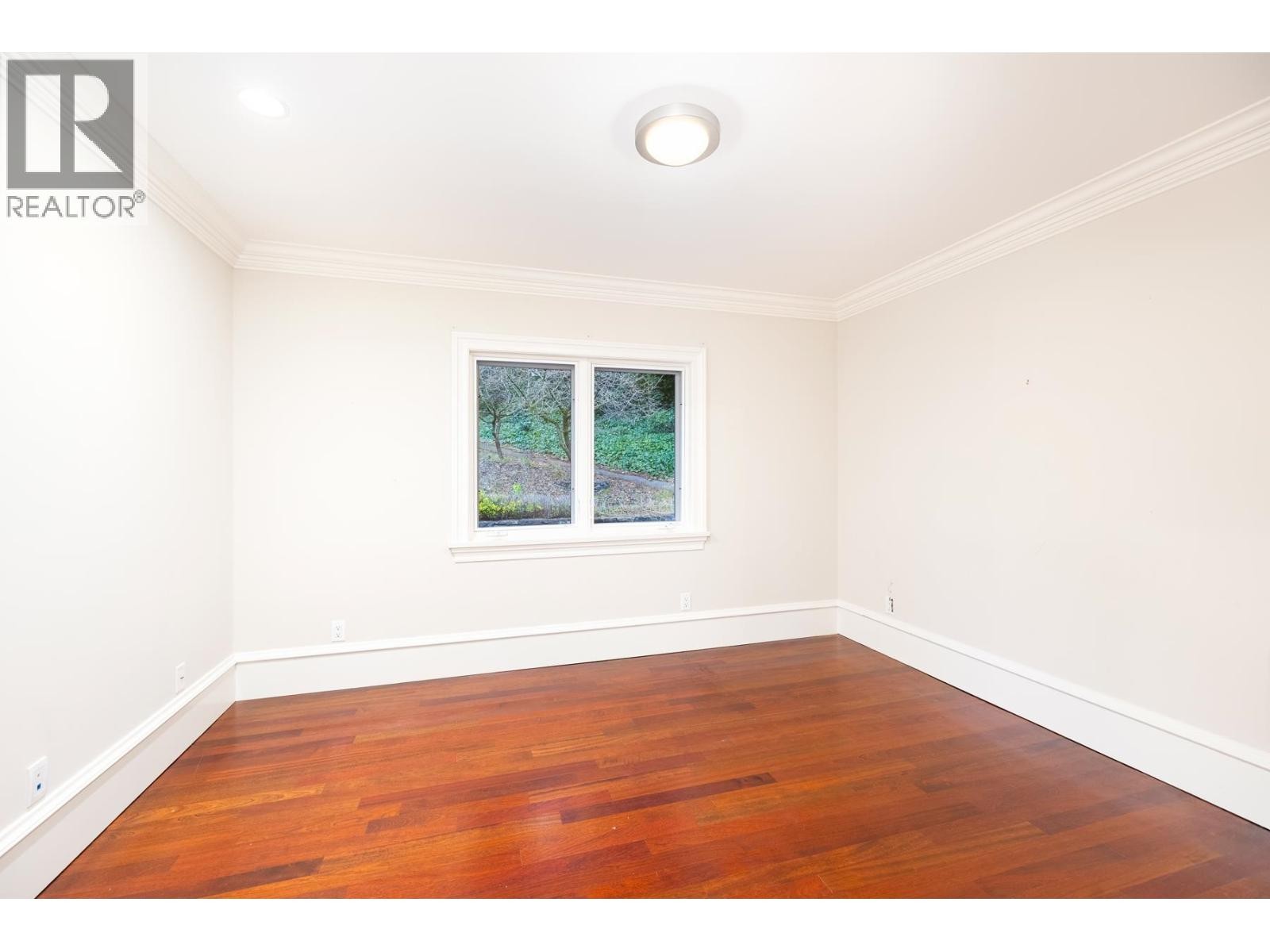 












6220 SUMMIT AVENUE

,
West Vancouver,




British Columbia
V7W1Y2

