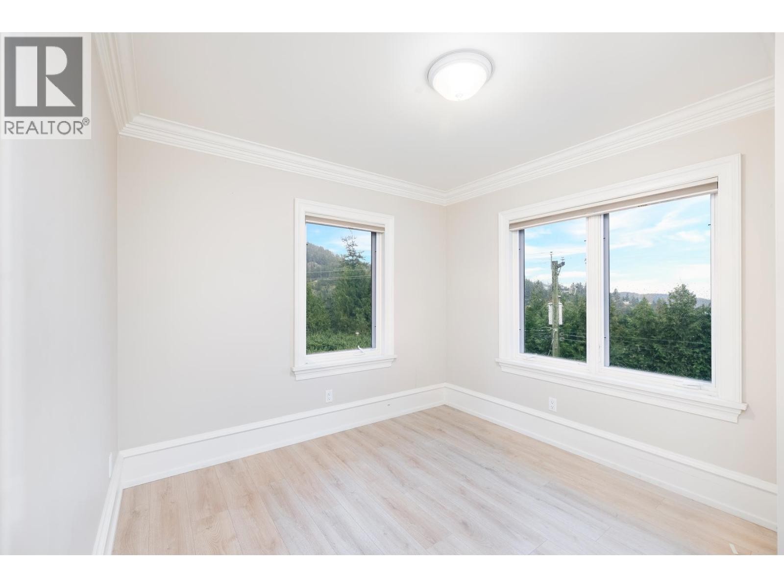 












6220 SUMMIT AVENUE

,
West Vancouver,




British Columbia
V7W1Y2

