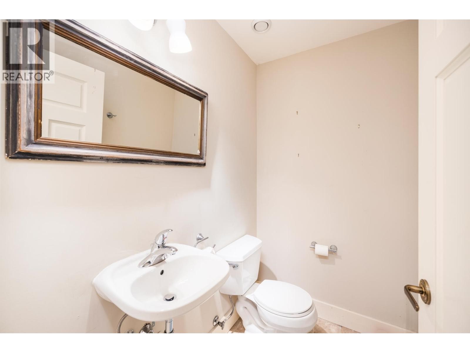 












6220 SUMMIT AVENUE

,
West Vancouver,




British Columbia
V7W1Y2

