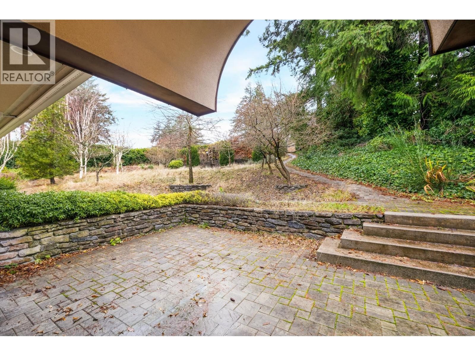 












6220 SUMMIT AVENUE

,
West Vancouver,




British Columbia
V7W1Y2

