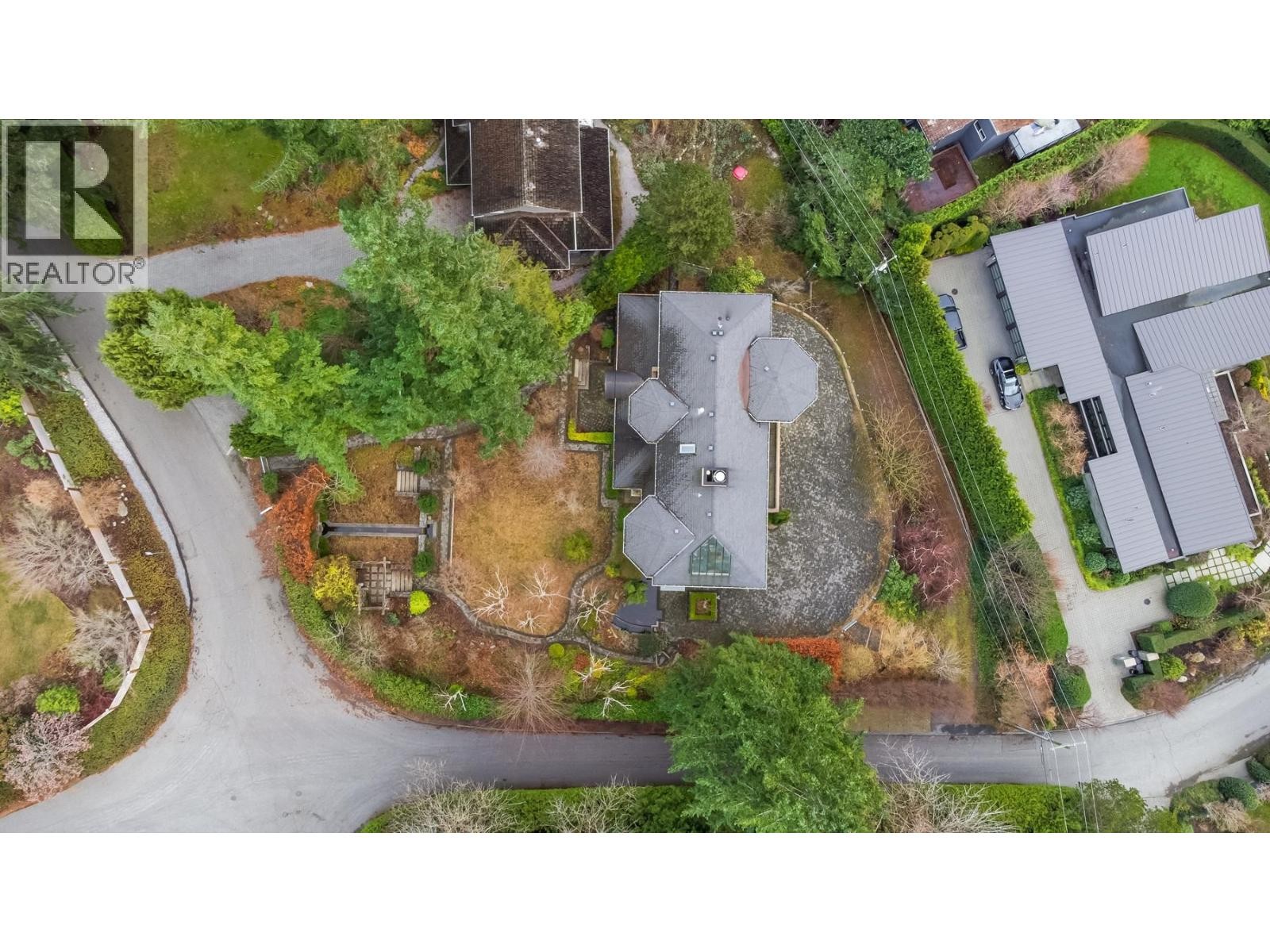 












6220 SUMMIT AVENUE

,
West Vancouver,




British Columbia
V7W1Y2

